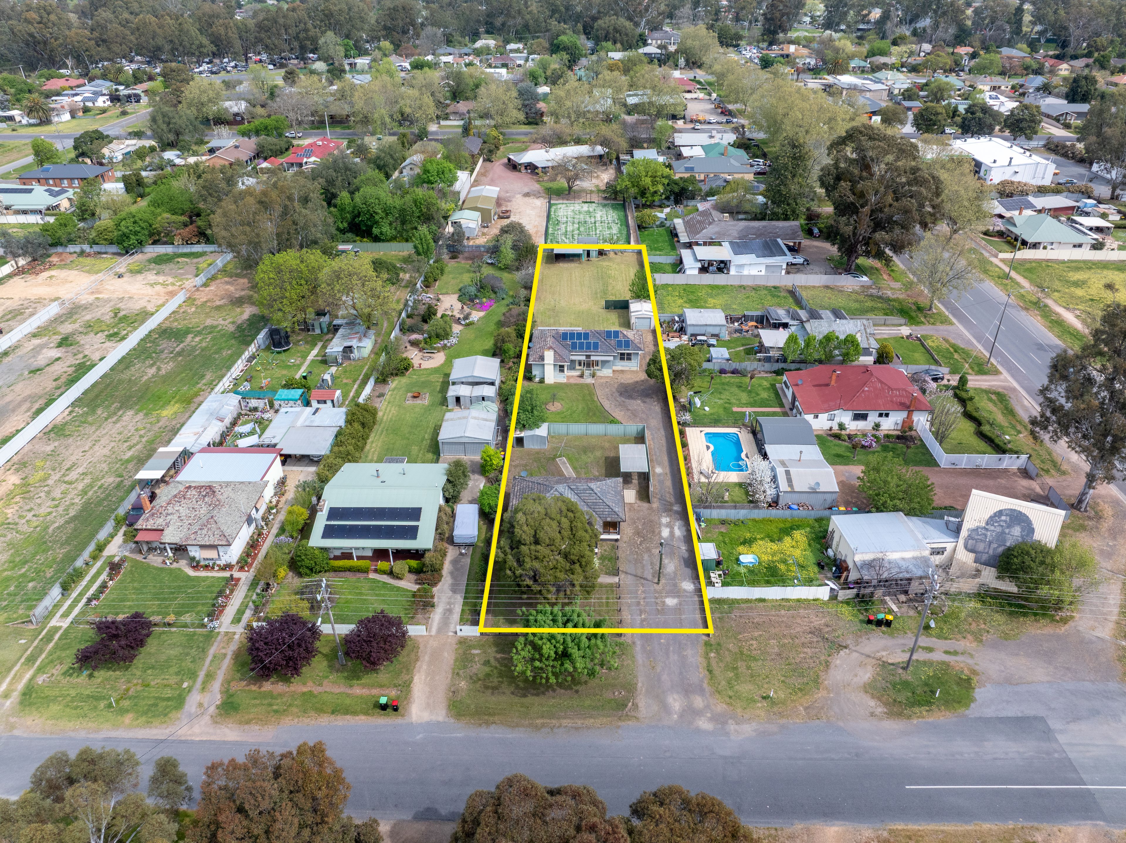 15 & 15A Gobur Street — photo from Ray White Euroa