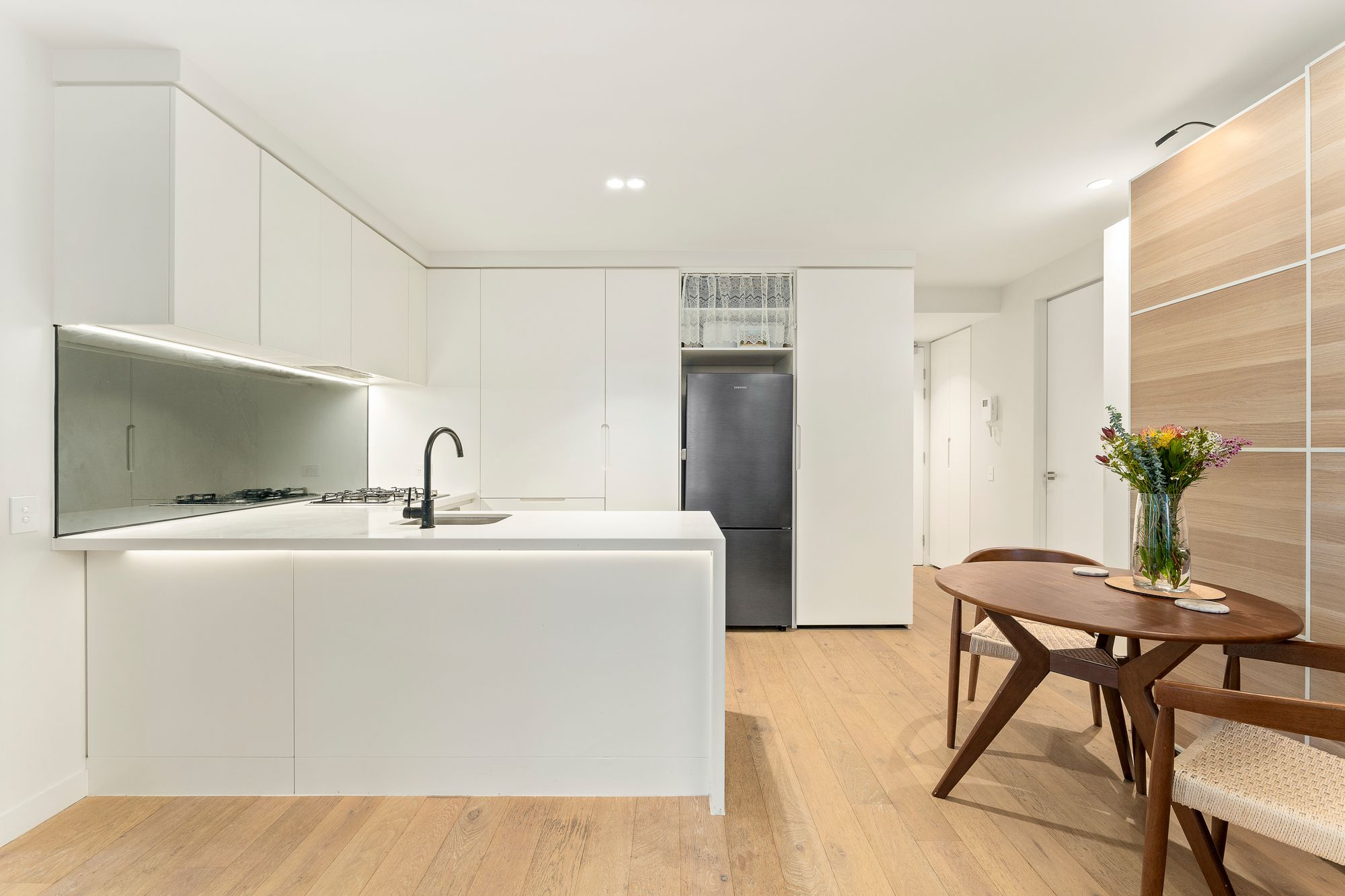 4302/442 Elizabeth Street — photo 4 of 17