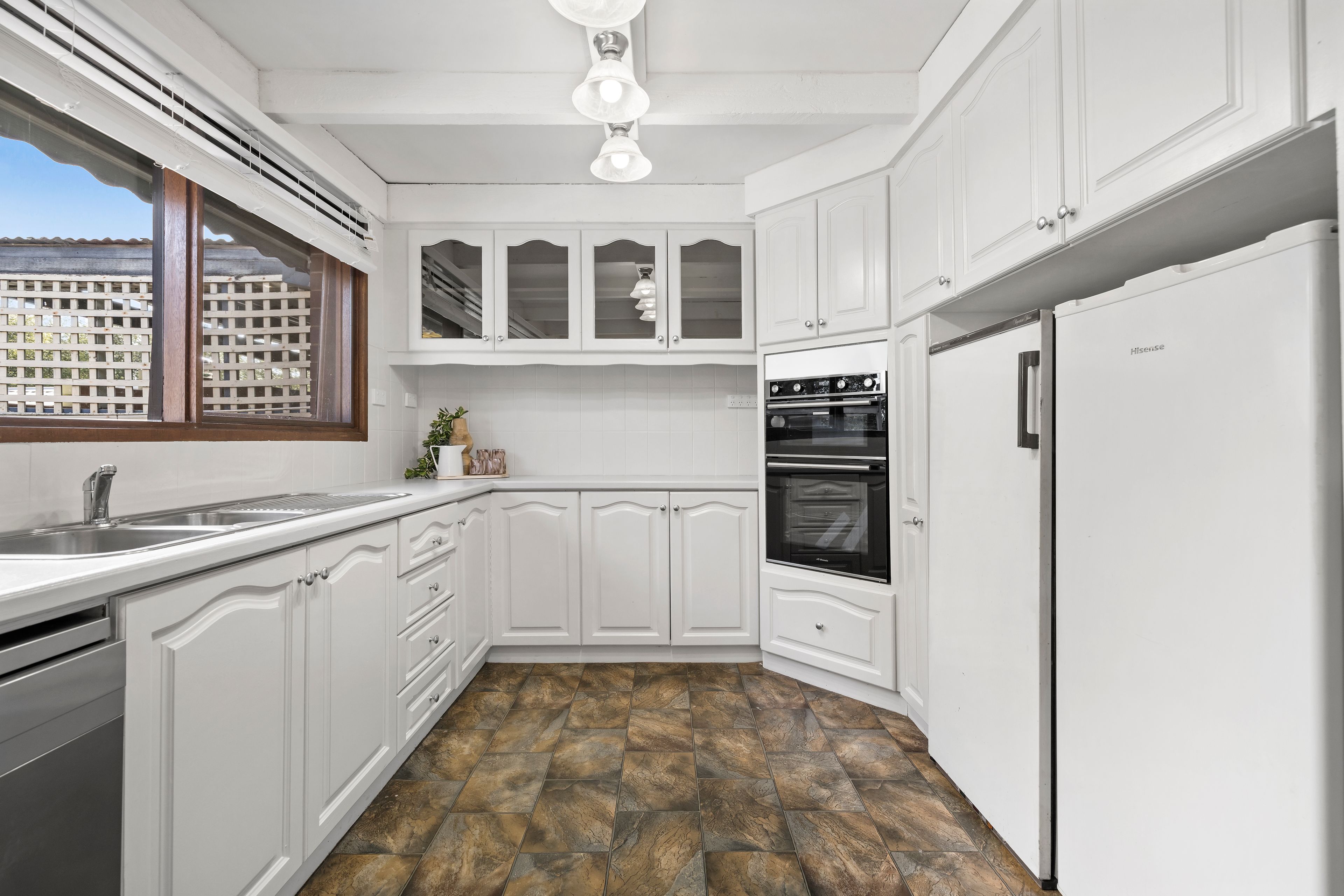 48 Stamford Crescent — photo 8 of 25