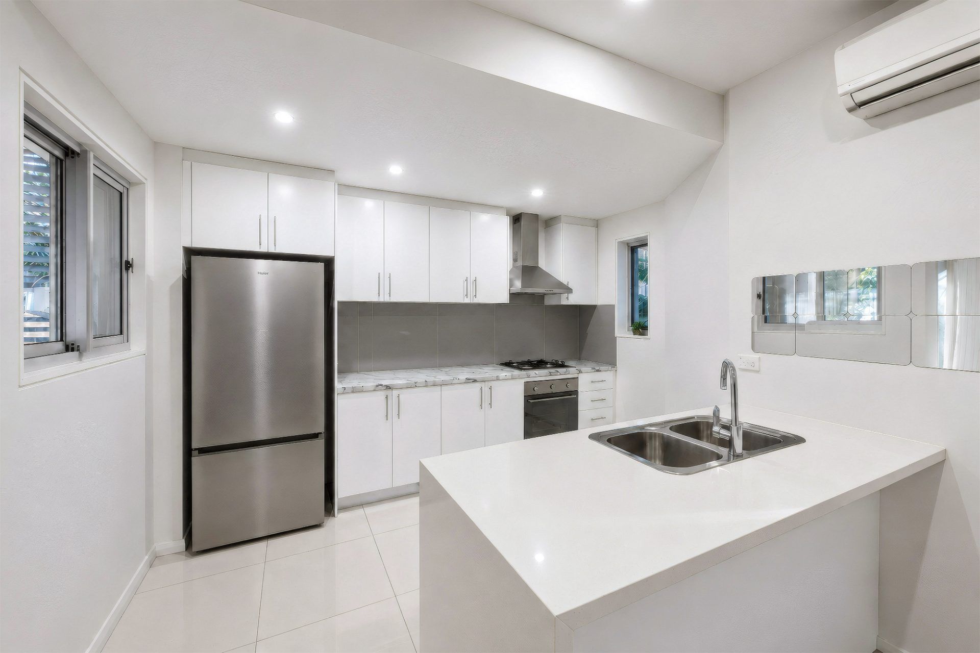 202/25 Campbell Street — photo 3 of 9