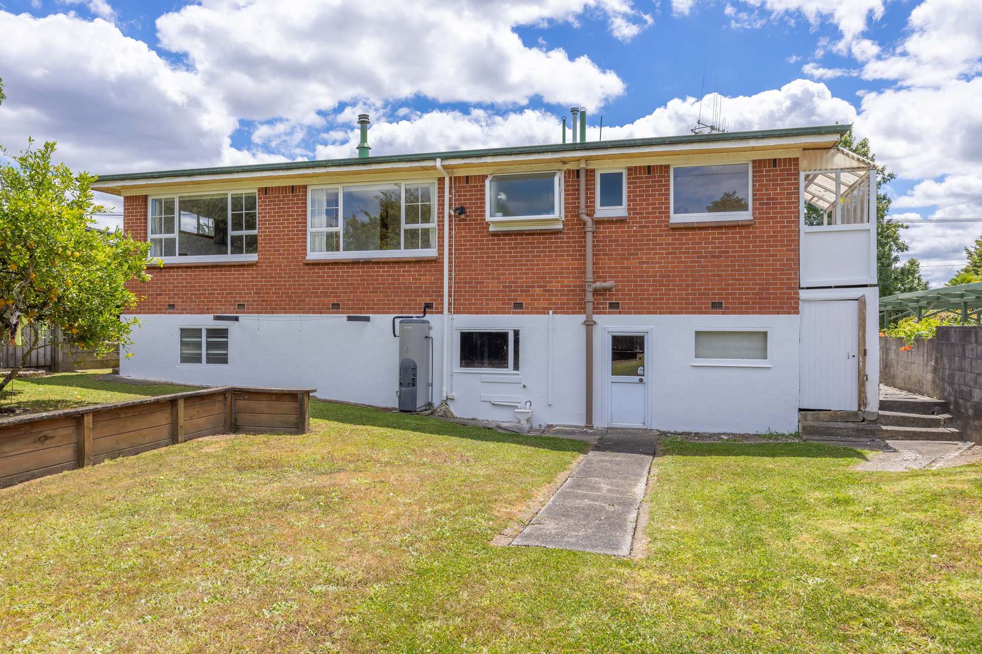 31 Mitcham Avenue photo 1