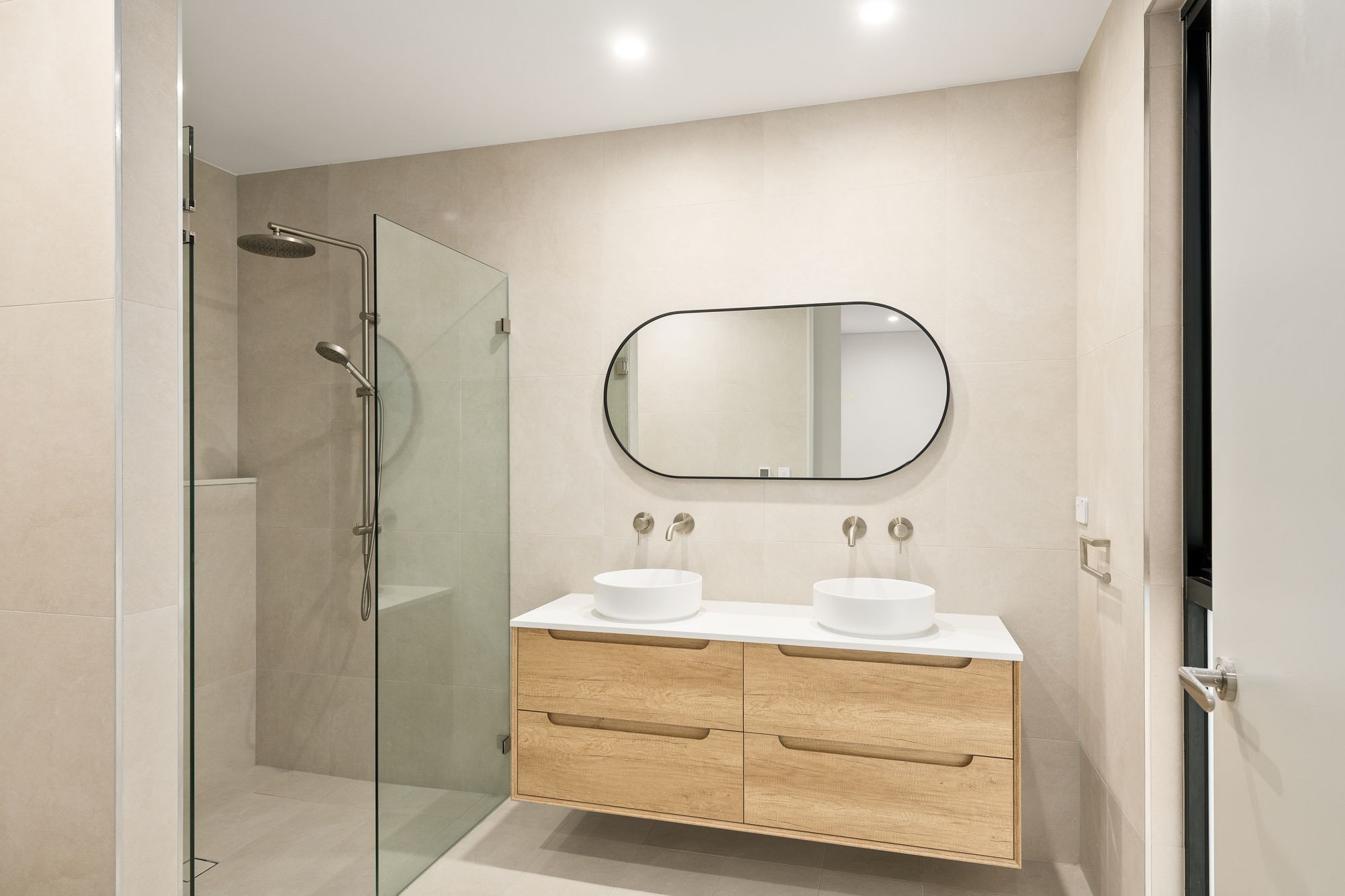 Townhouse 9/18 Kangloon Road — photo 8 of 12
