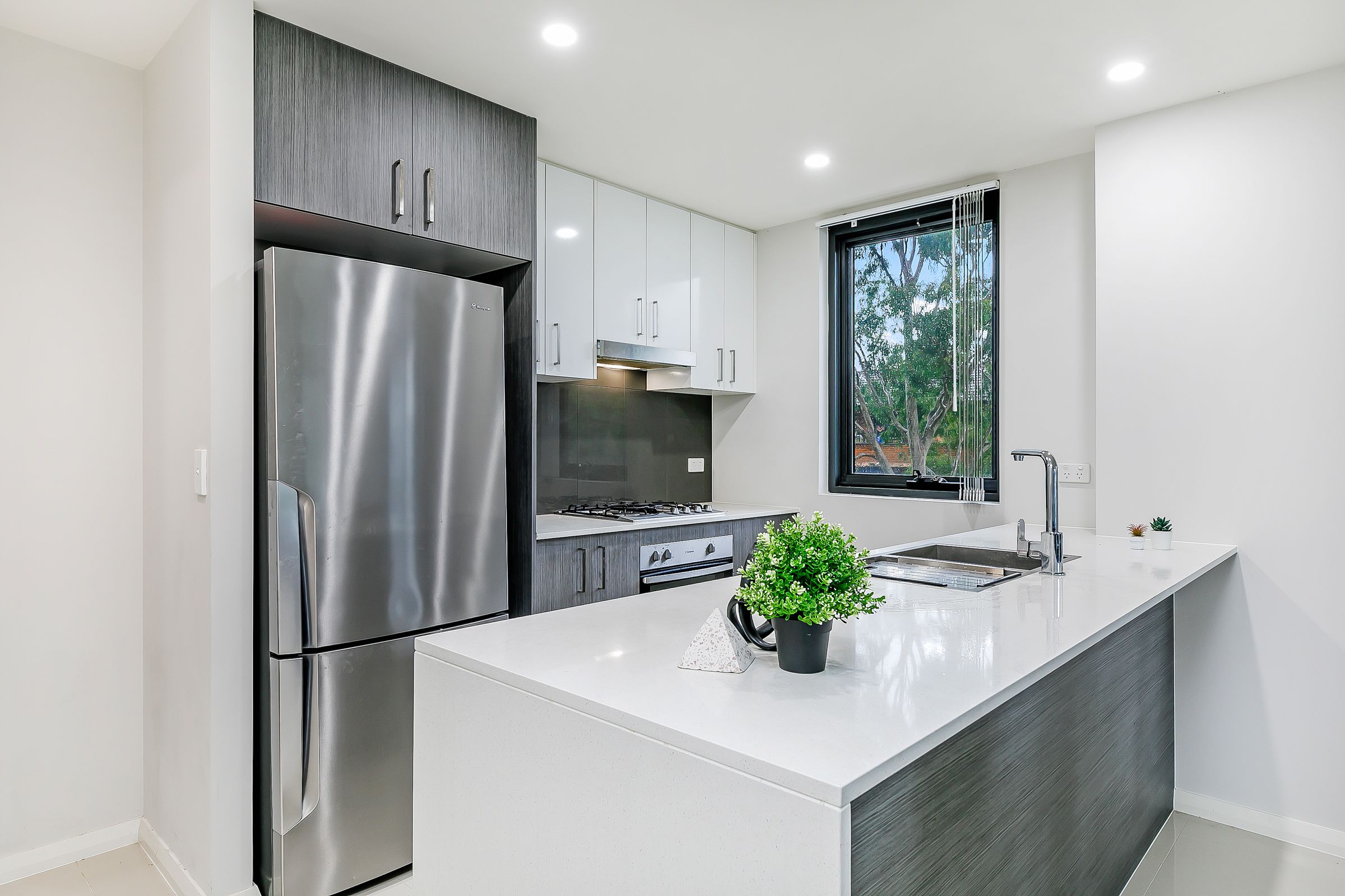 202/240-250 Great Western Highway, Kingswood, NSW 2747