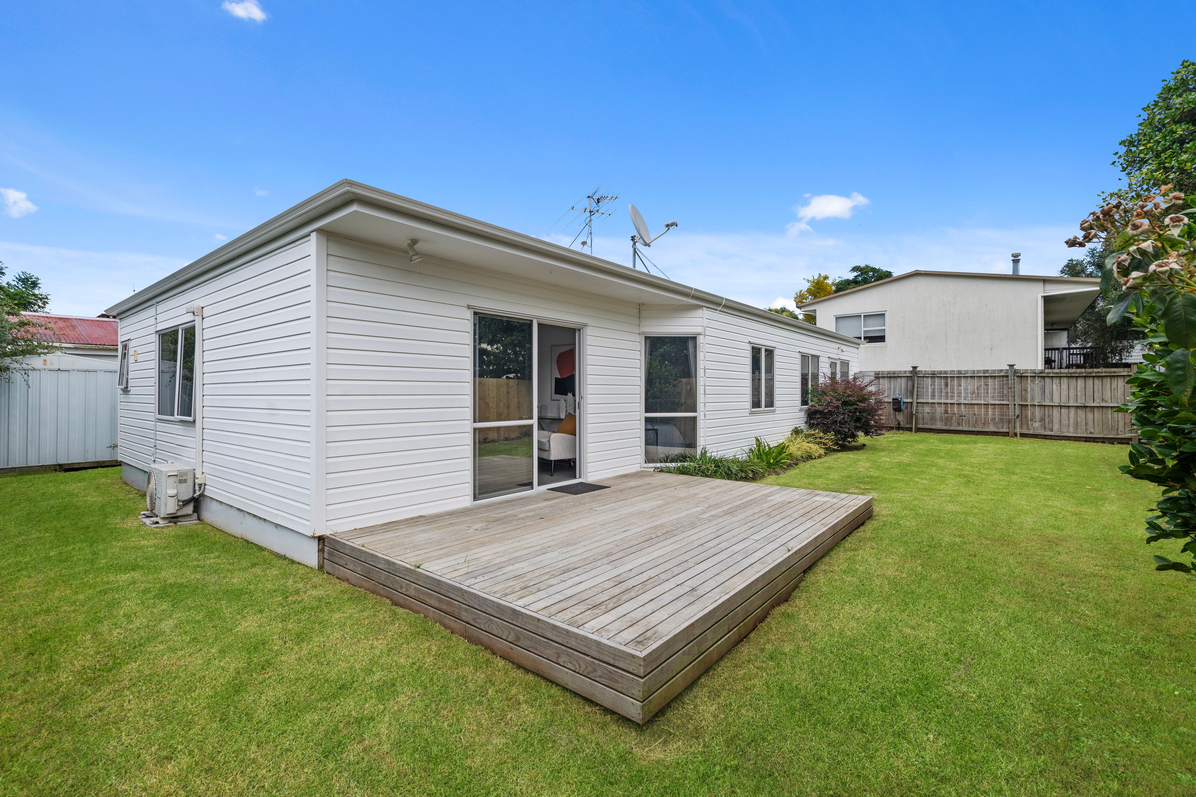 2/3 Wellesley Road, Mangere Bridge, Manukau City