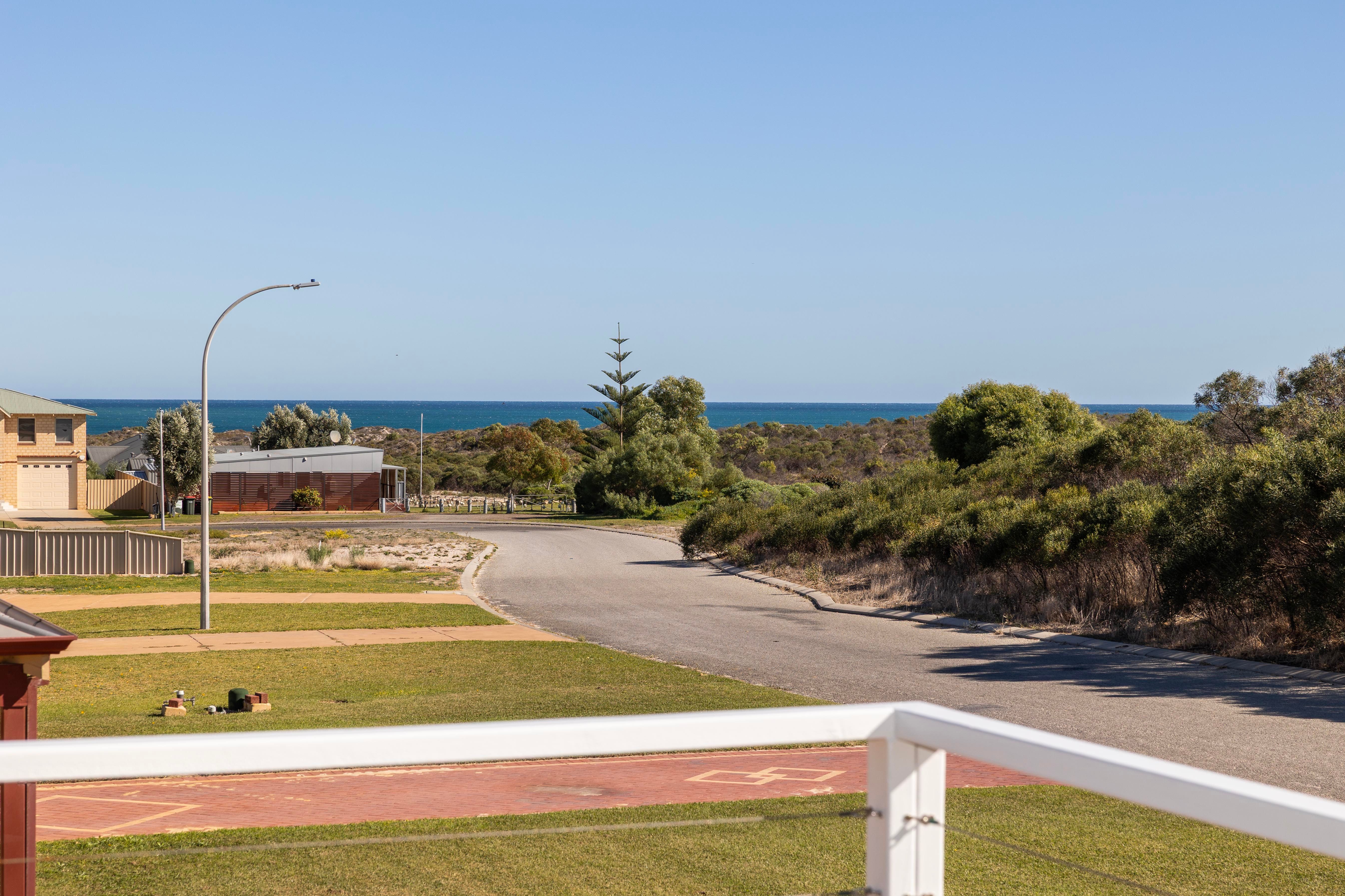 32 Lucraft Loop, Ledge Point, WA 6043