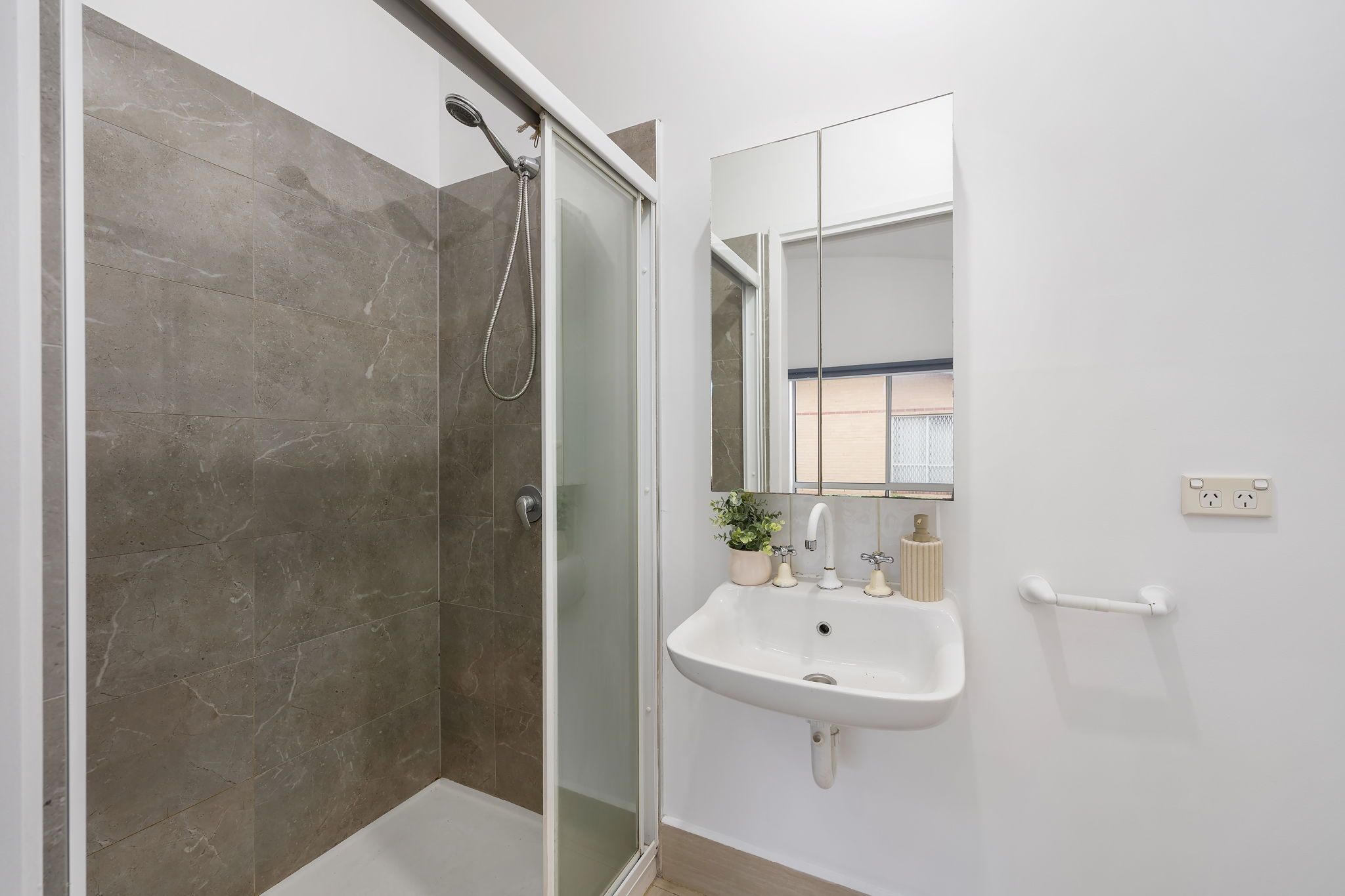 2/83 Rufus Street — photo 10 of 16