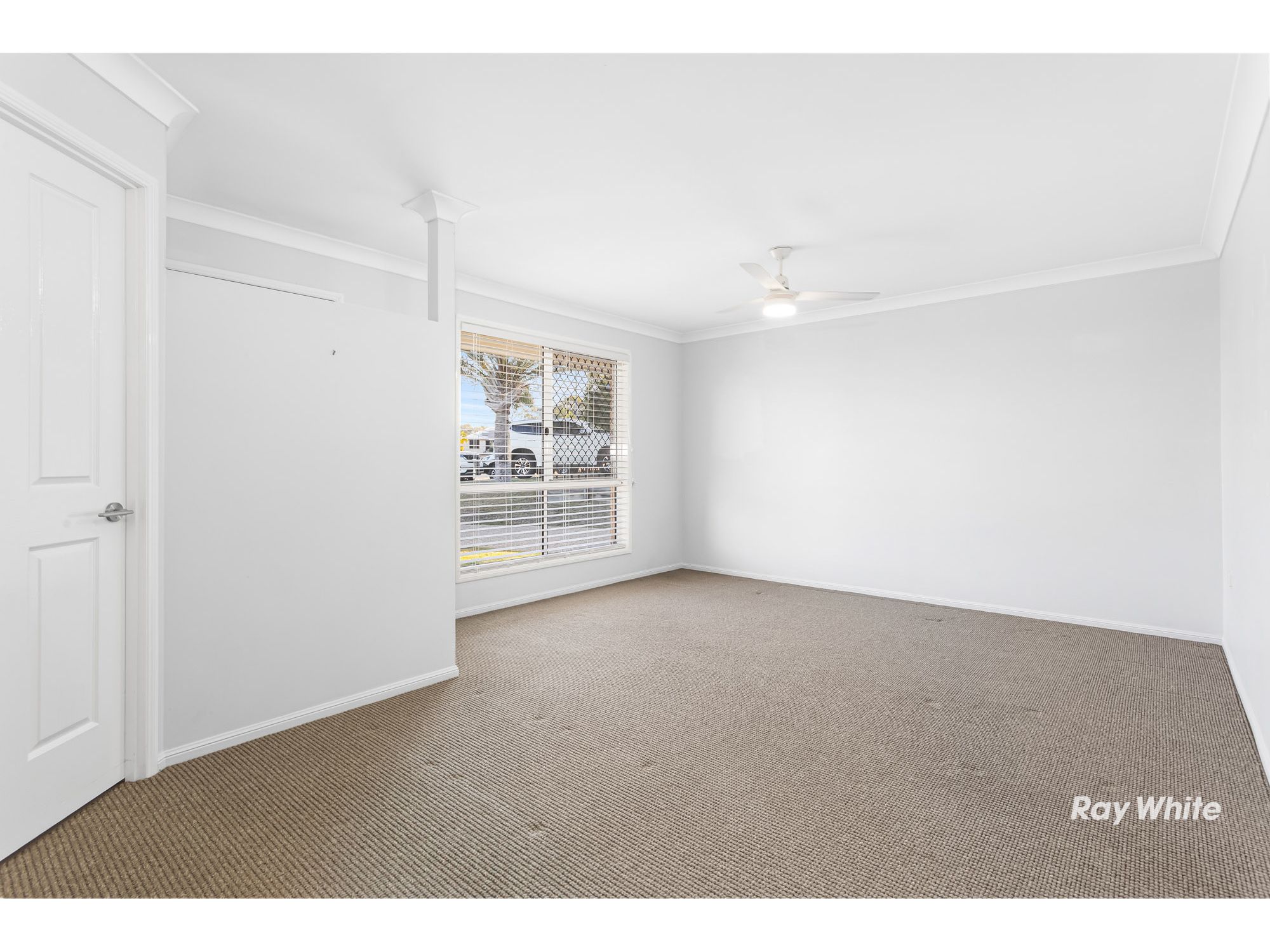 6 Rowe Crescent — photo 10 of 12