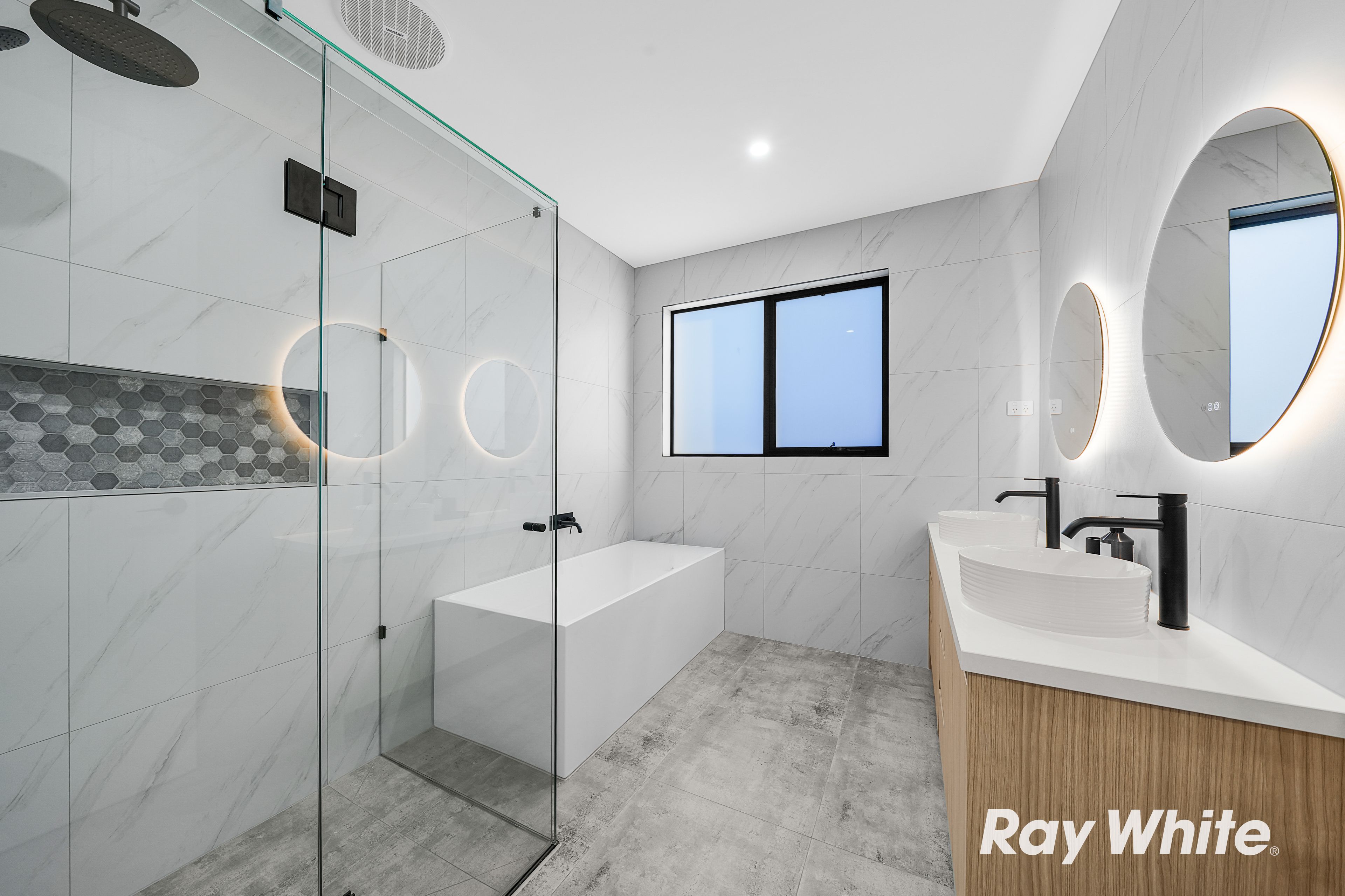 61 Brown Boulevard — photo 15 of 17