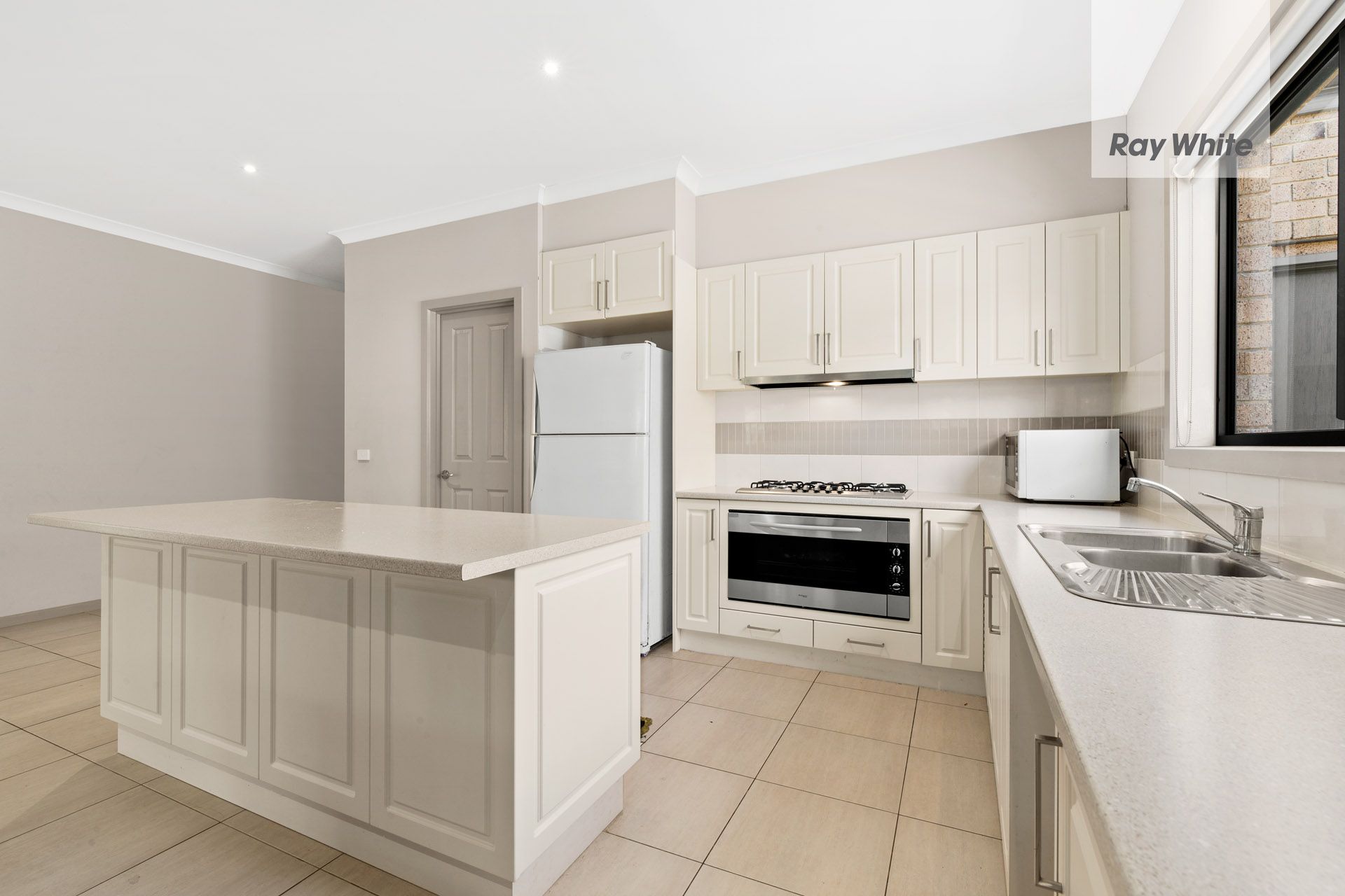 18 Chamonix Parade, South Morang, VIC 3752