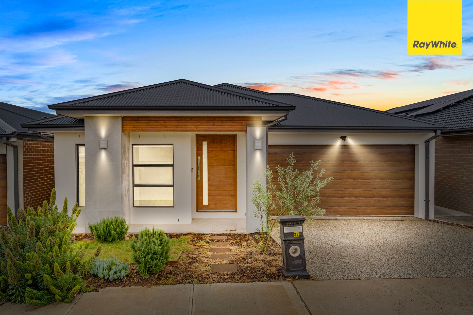 37 Litoria Drive , DEANSIDE VIC 3336