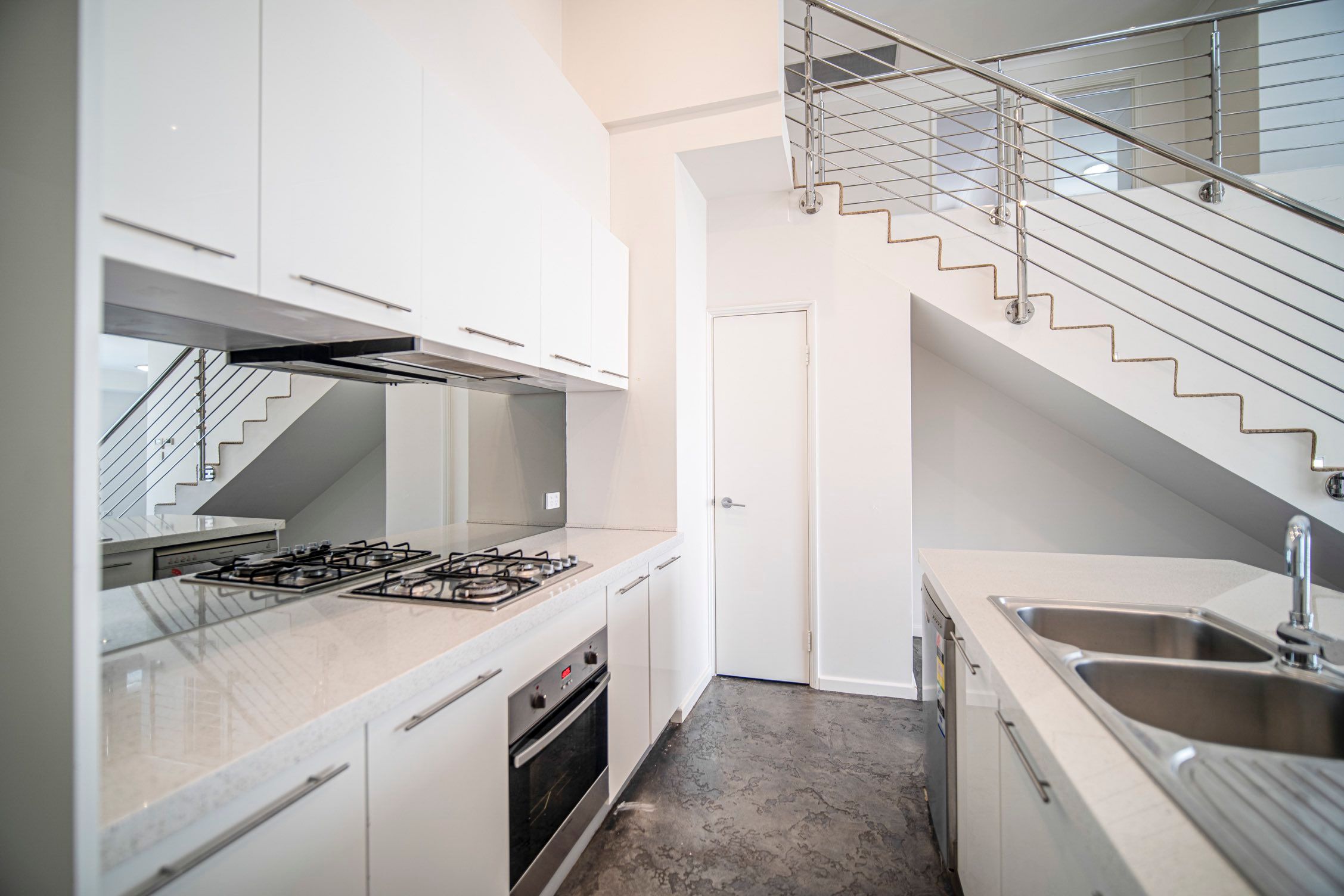 2/76 Gladstone Road — photo 5 of 20