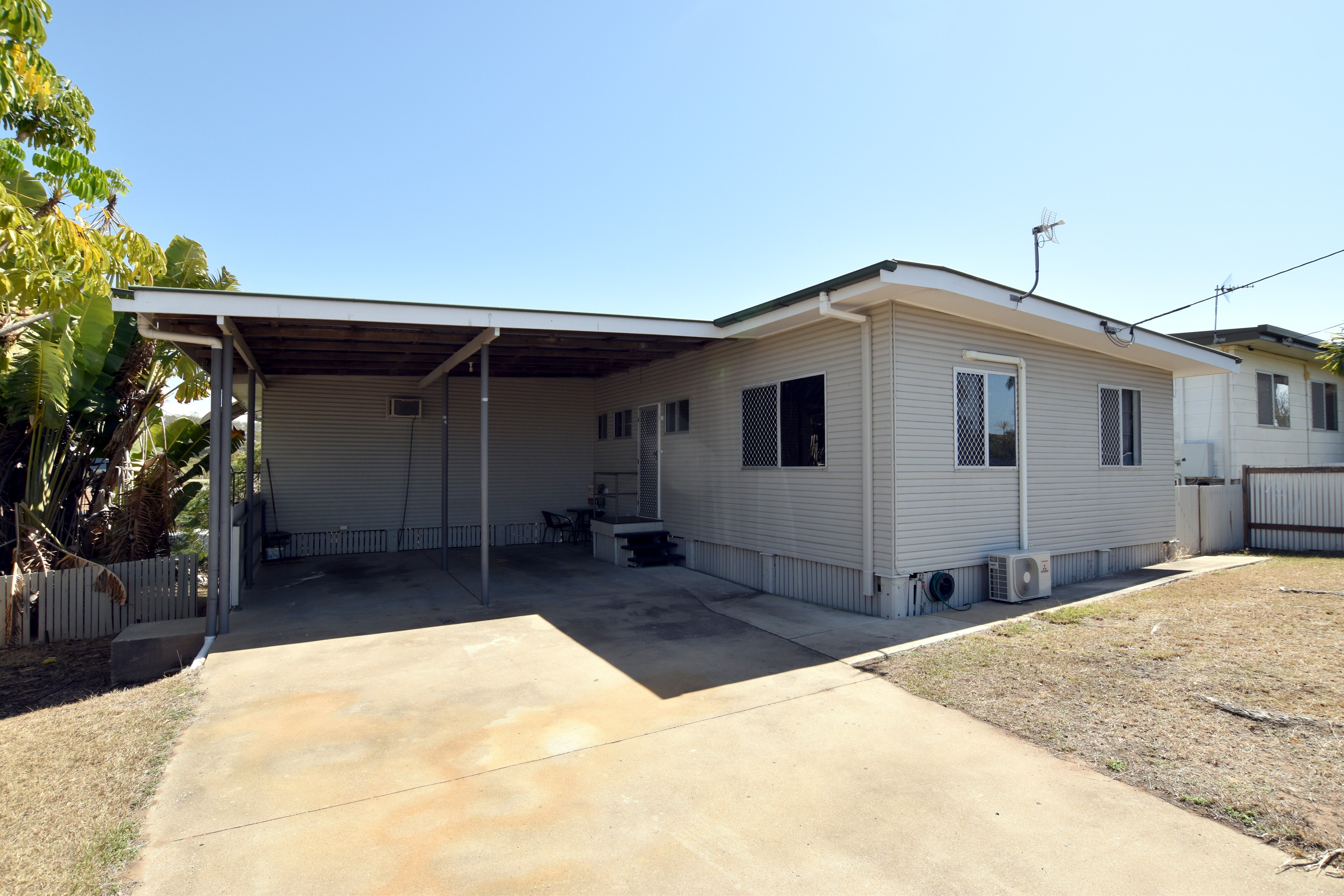 2/8 Wistari Street, Clinton, QLD 4680