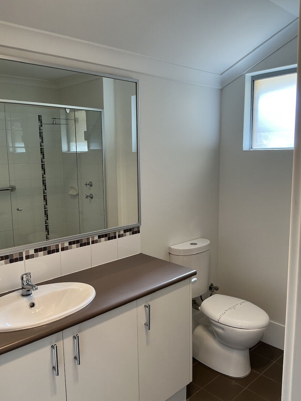 FANTASTIC INVESTMENT OPPRTUNITY IN PERFECT LOCATION — photo 11 of 17