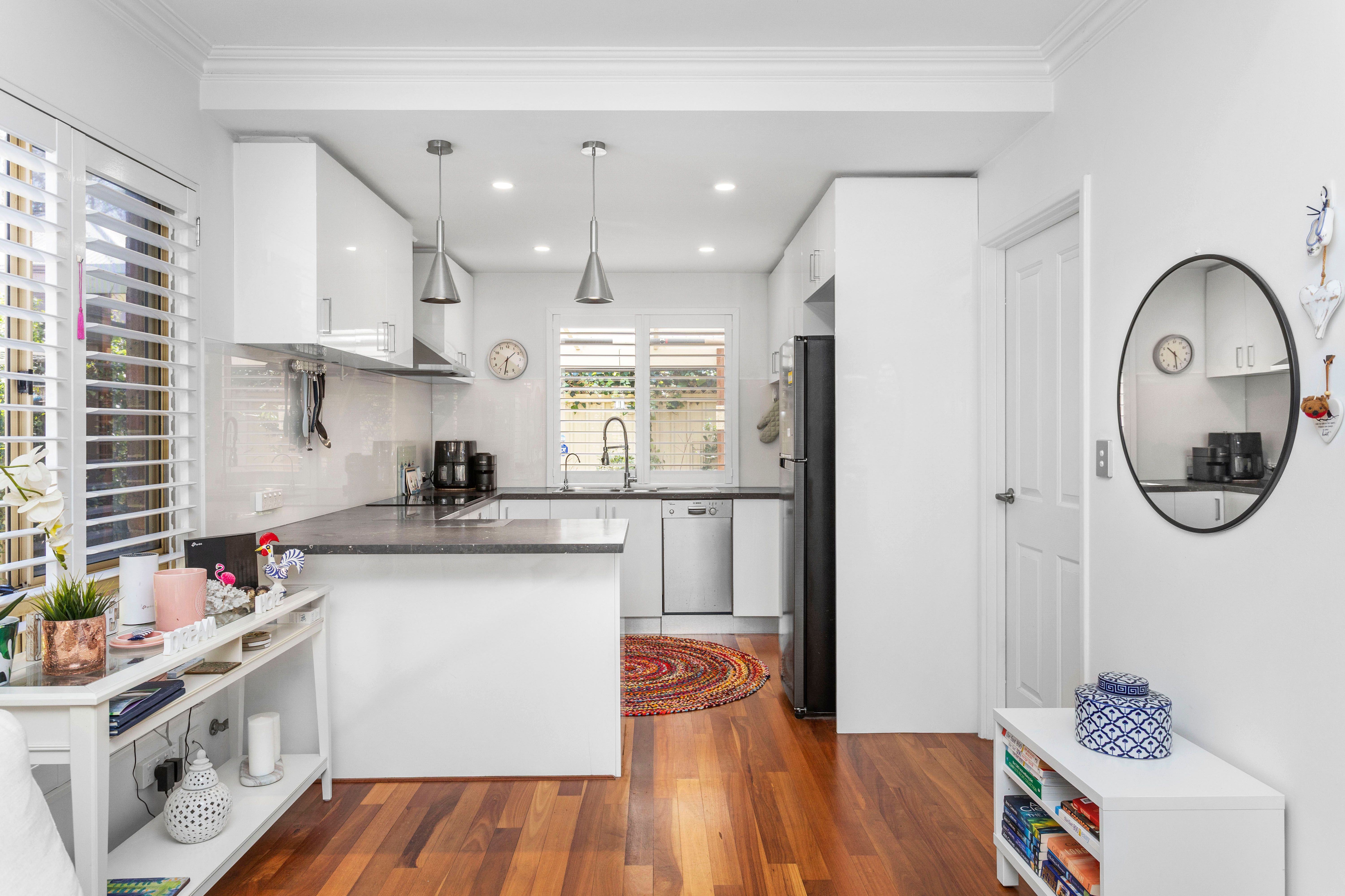 5/4 John Street — photo 4 of 27