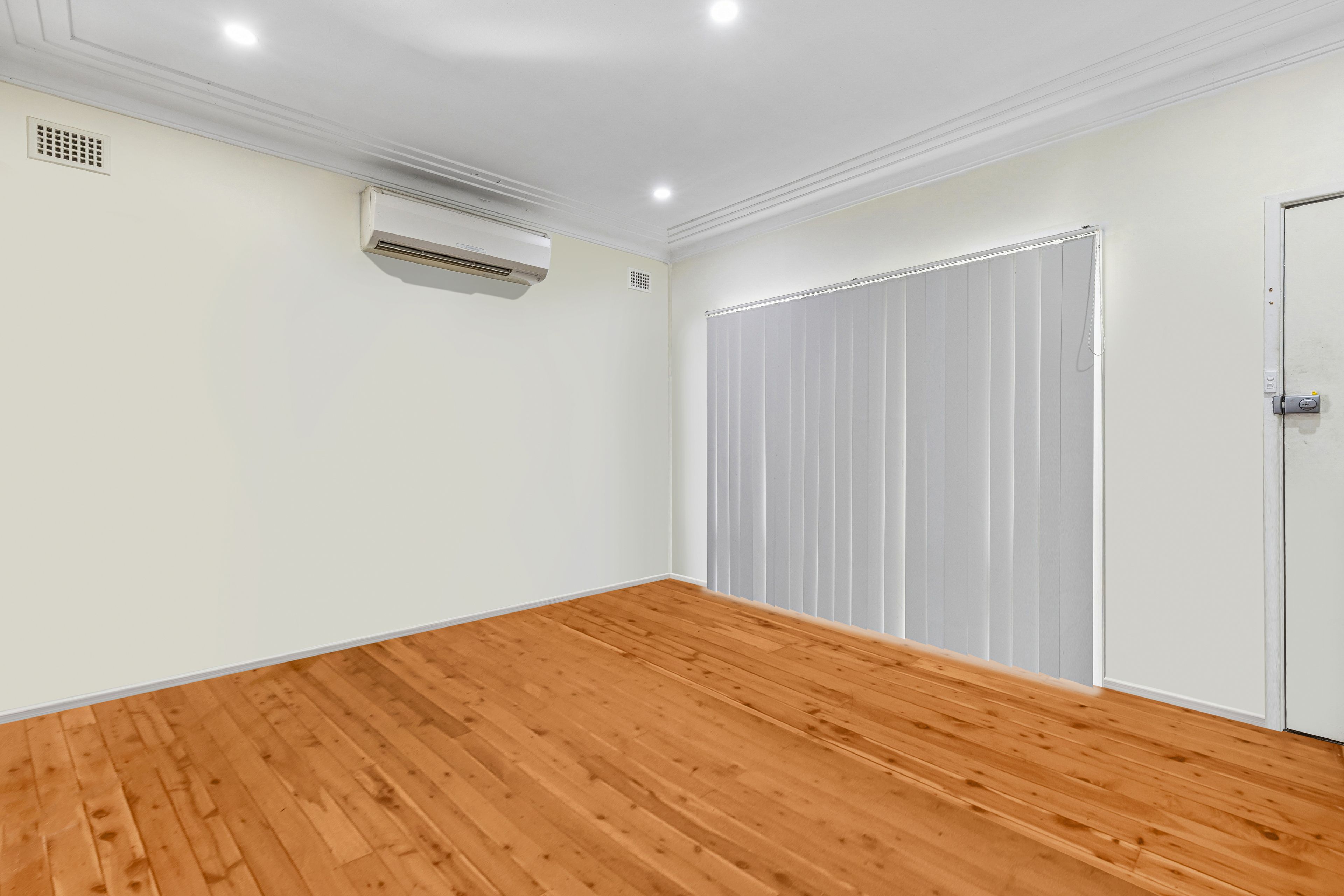 25 Watkins Road — photo 3 of 10
