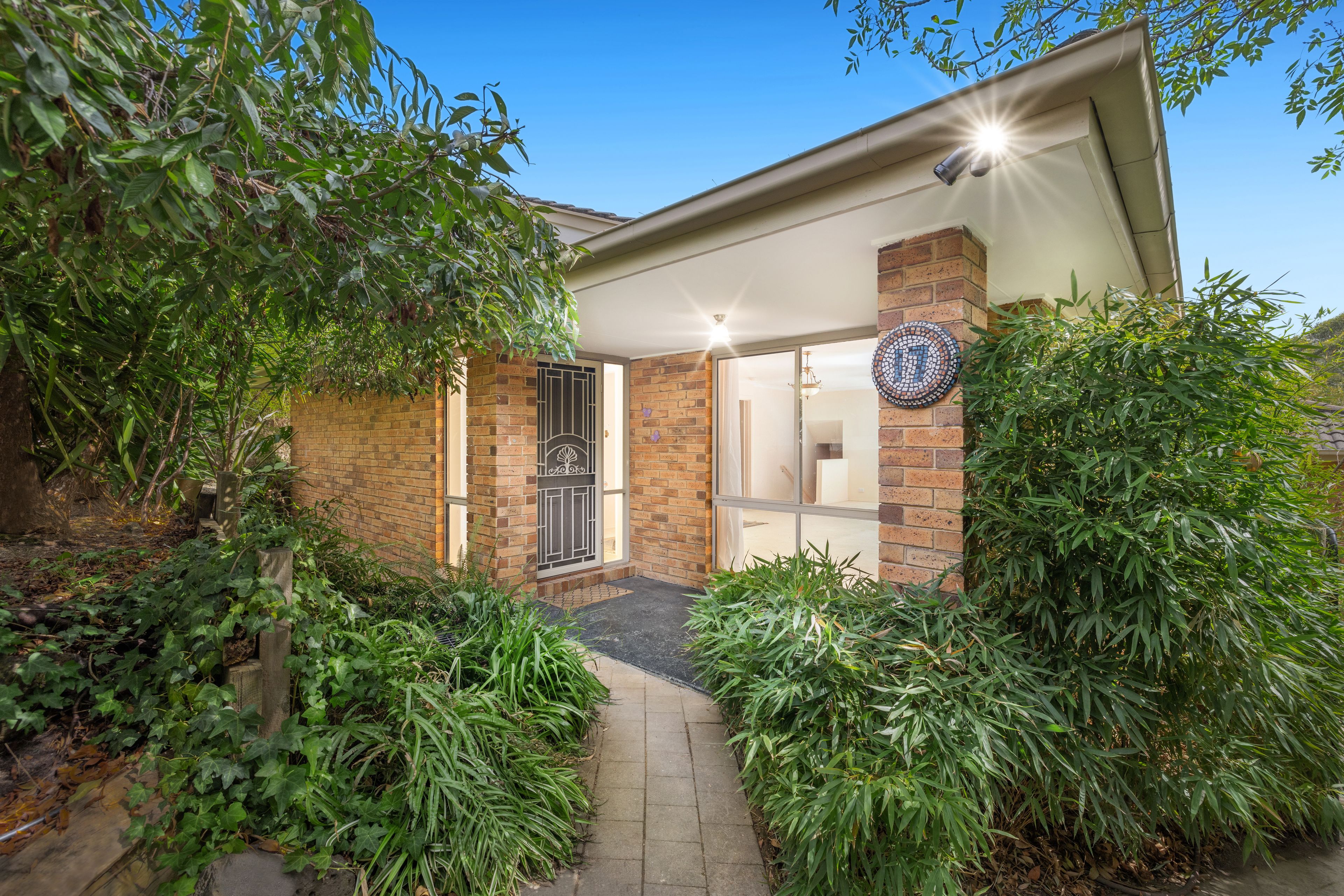 17 Sorrel Crescent, Warranwood VIC 3134