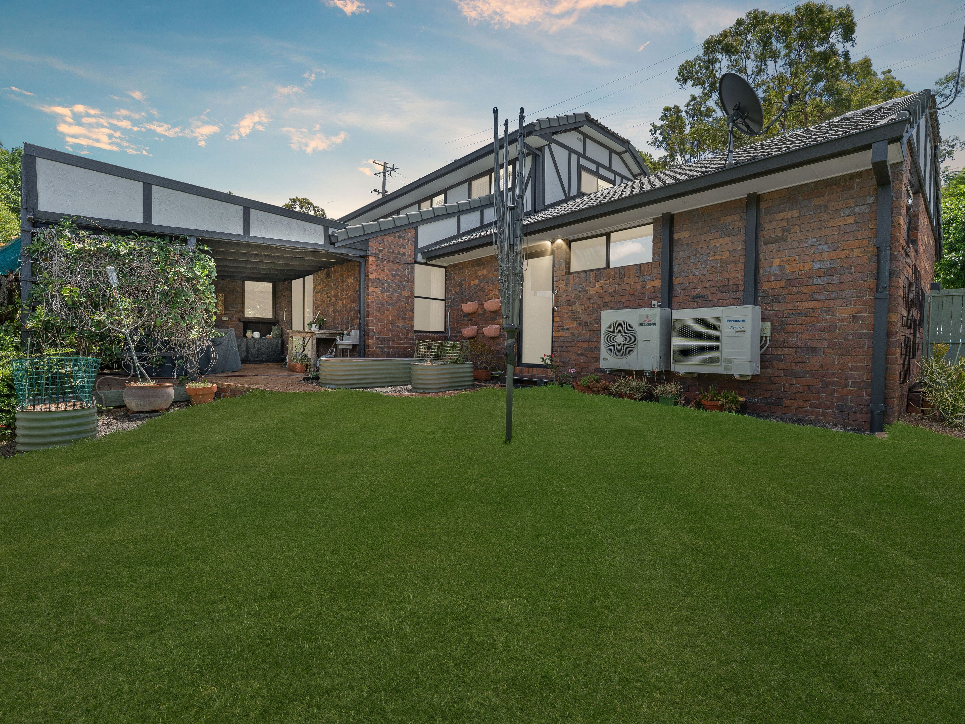 3 Thiesfield Street, Fig Tree Pocket, QLD 4069