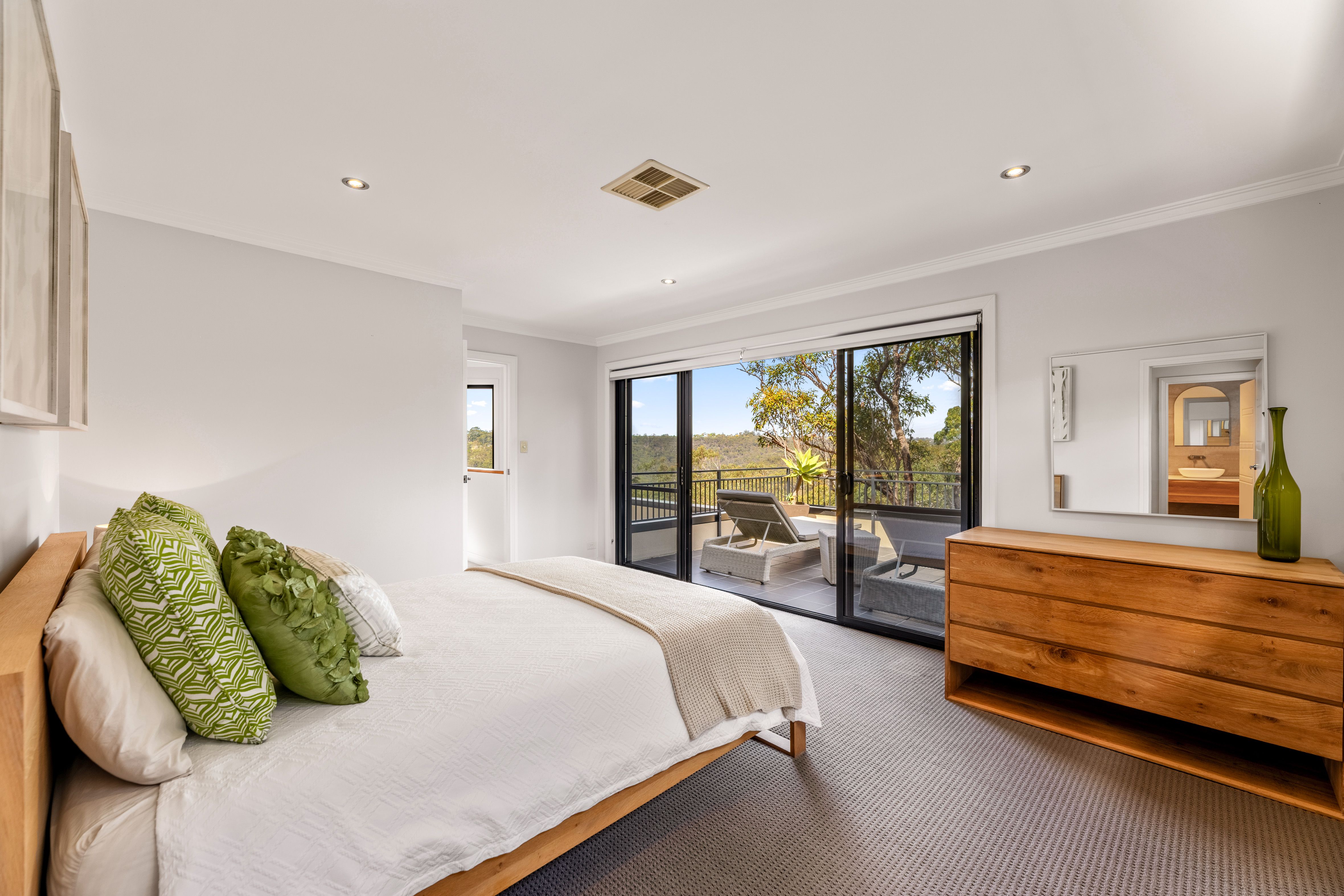 6 Busby Close — photo 7 of 10