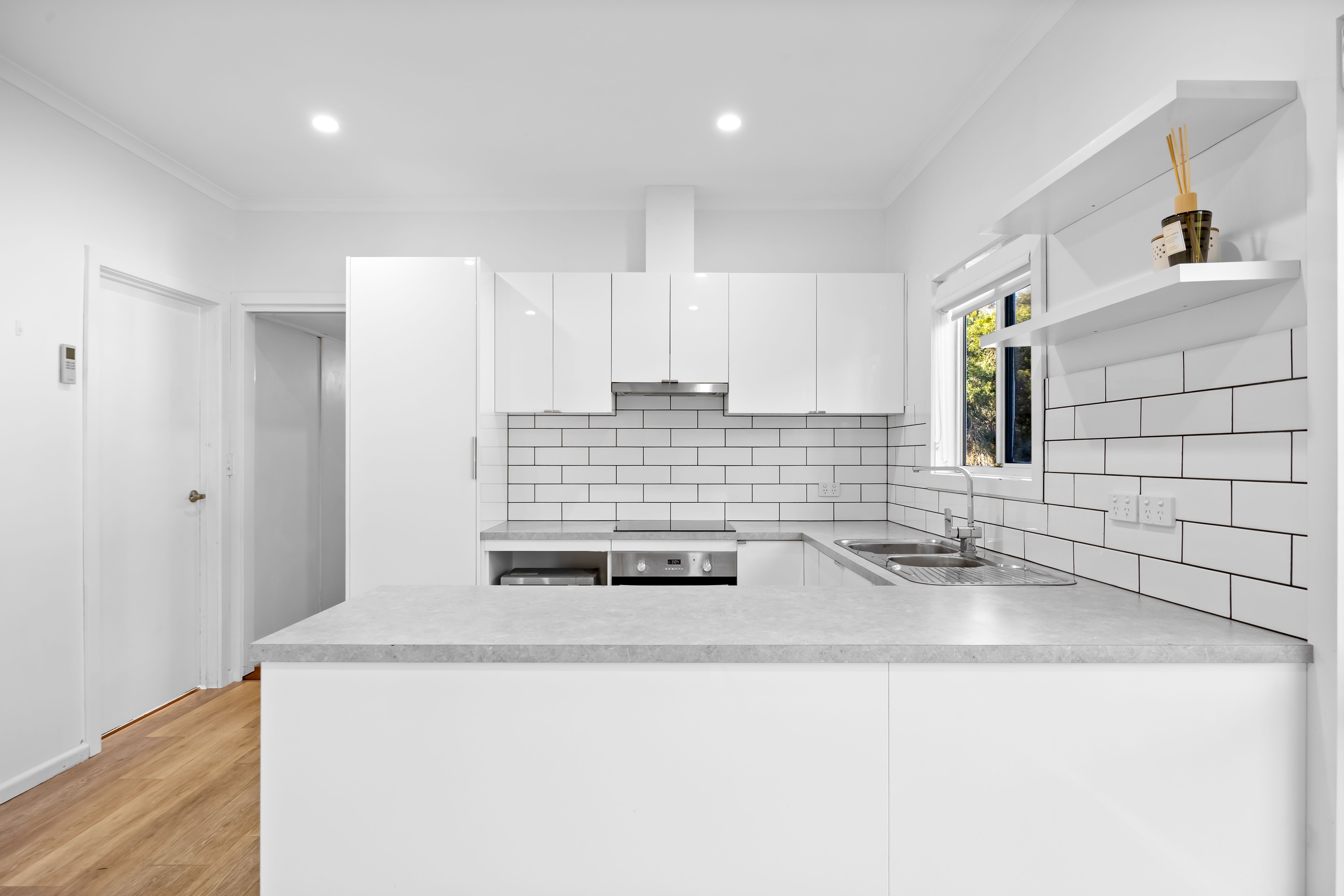 18 Acacia Avenue — photo 4 of 23