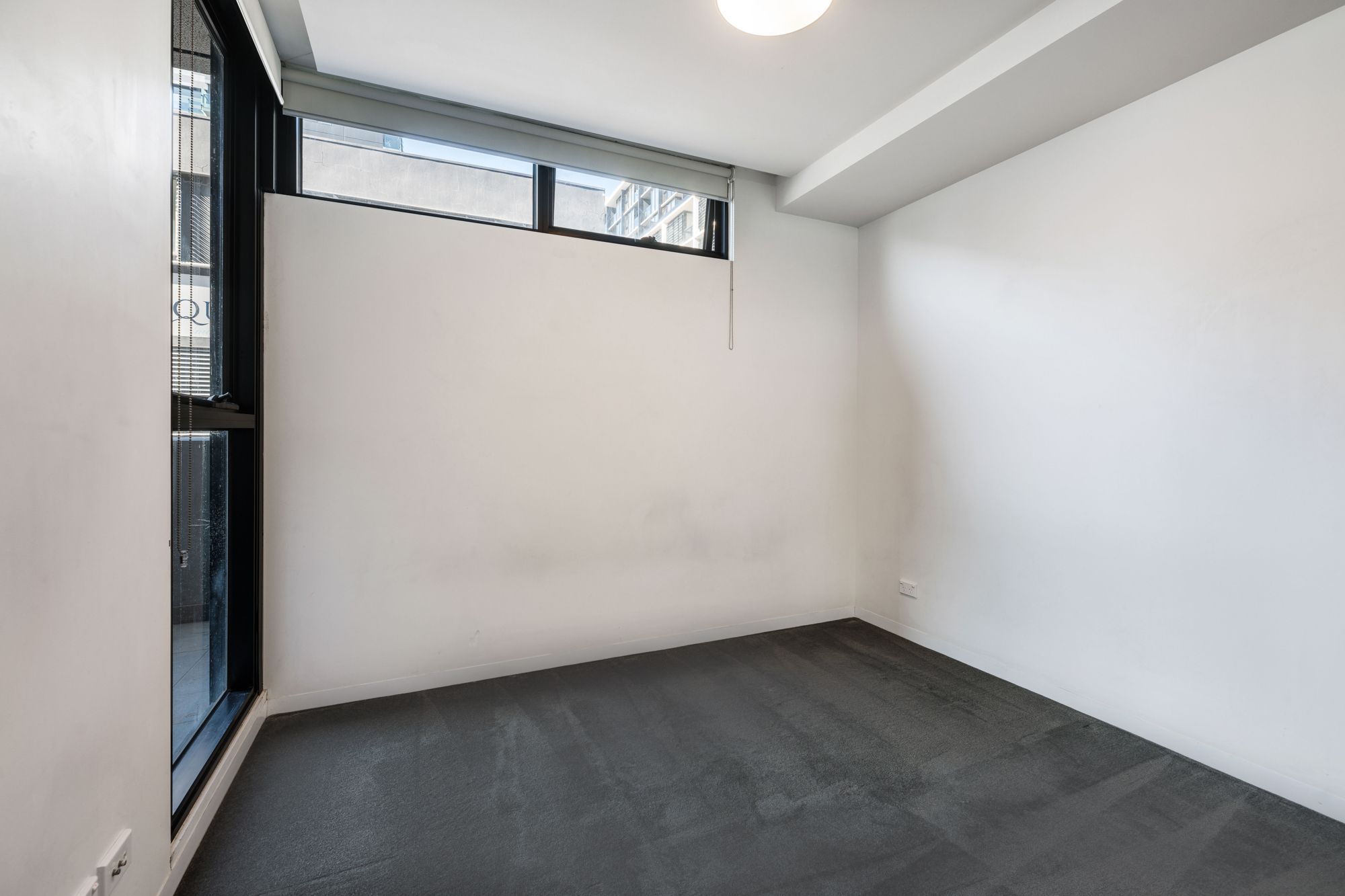 ELG01/11 Flockhart Street — photo 6 of 14
