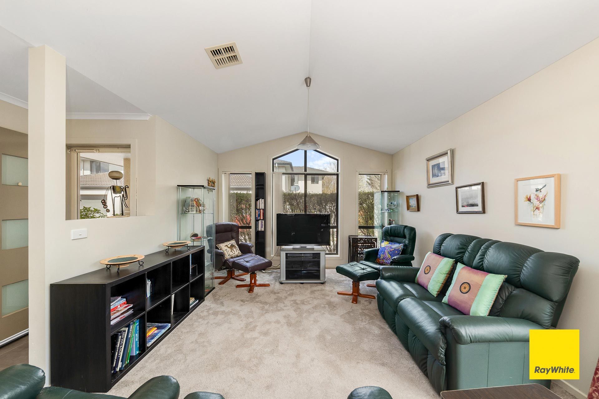11/4-6 Mcmahon Drive — photo 4 of 19