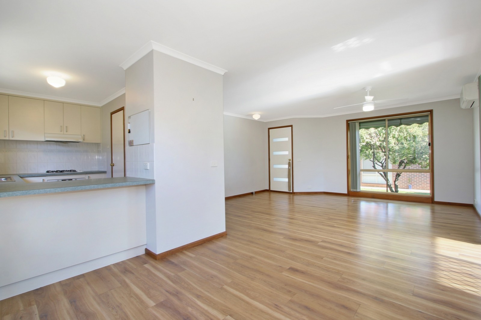 2/554 Moffat Street, Lavington, NSW 2641