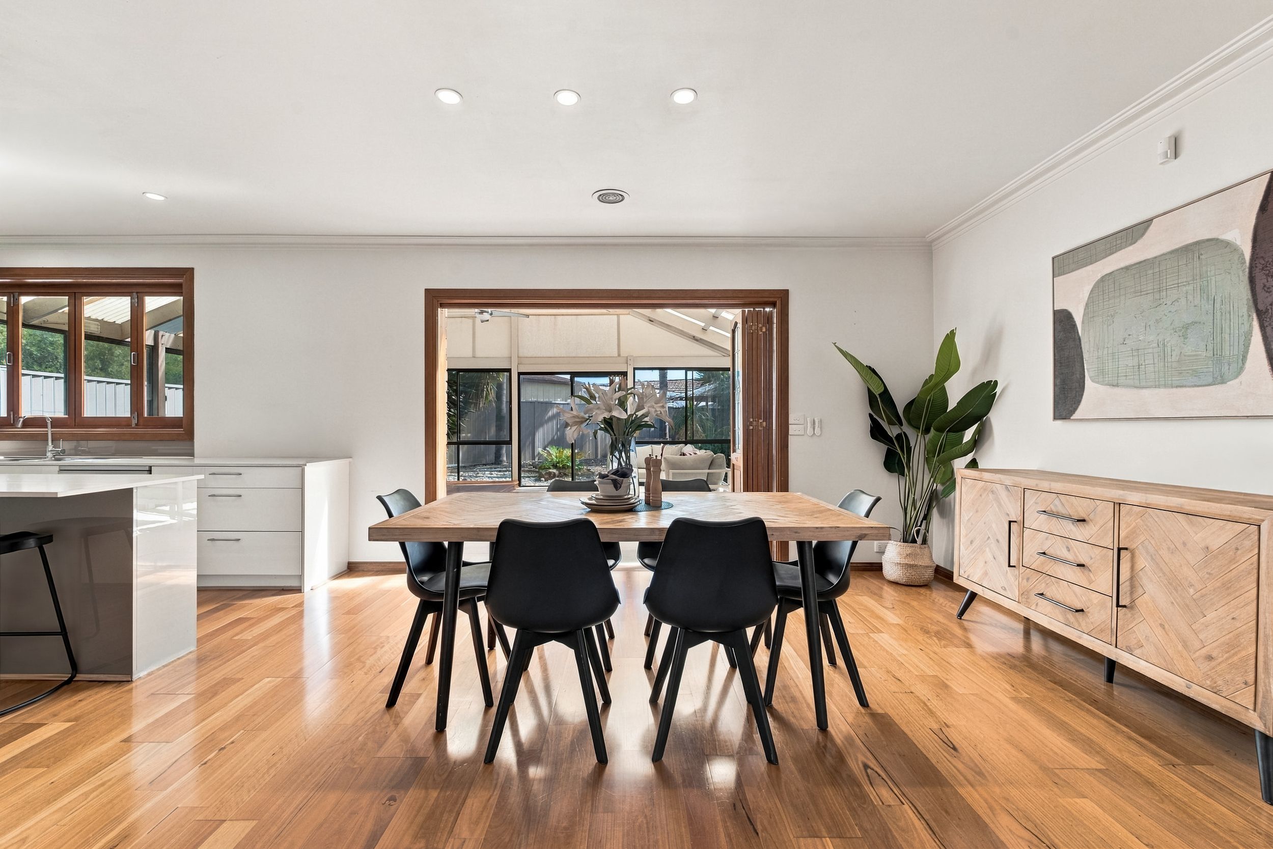 8 Caprice Court — photo 4 of 17