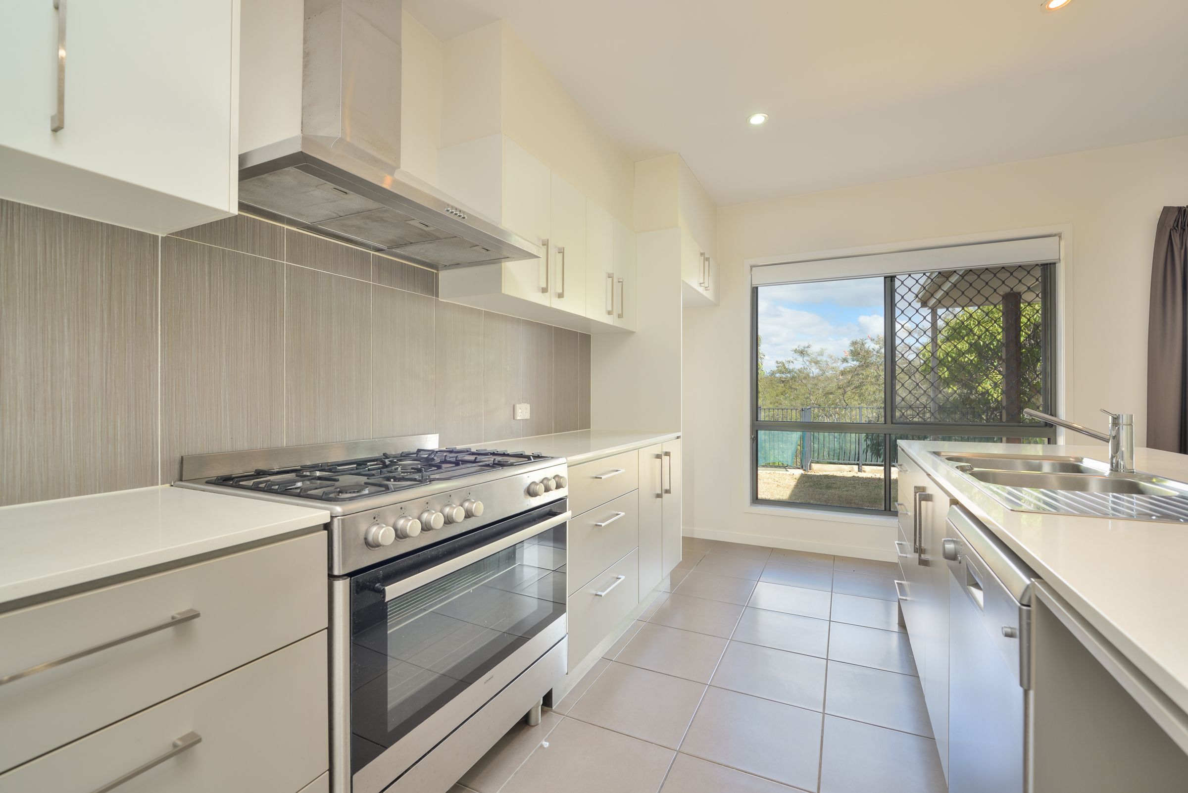 22 Orchard Drive, Kirkwood, QLD 4680