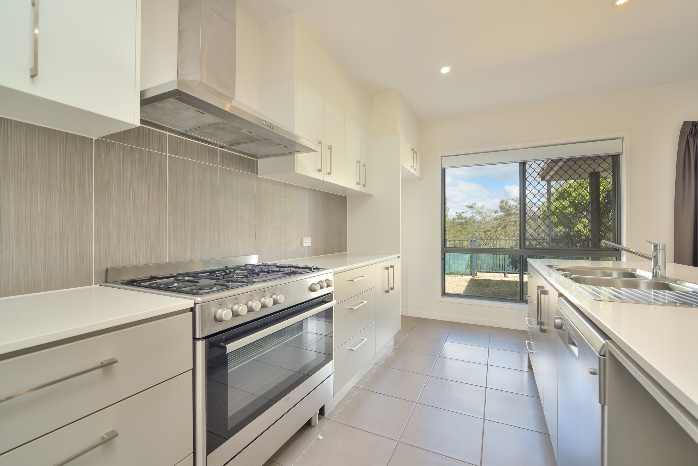 22 Orchard Drive, Kirkwood, QLD 4680