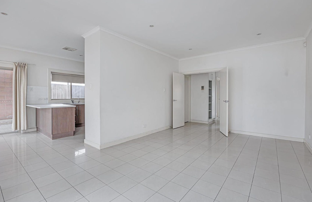 13A Dawn Avenue — photo 3 of 12