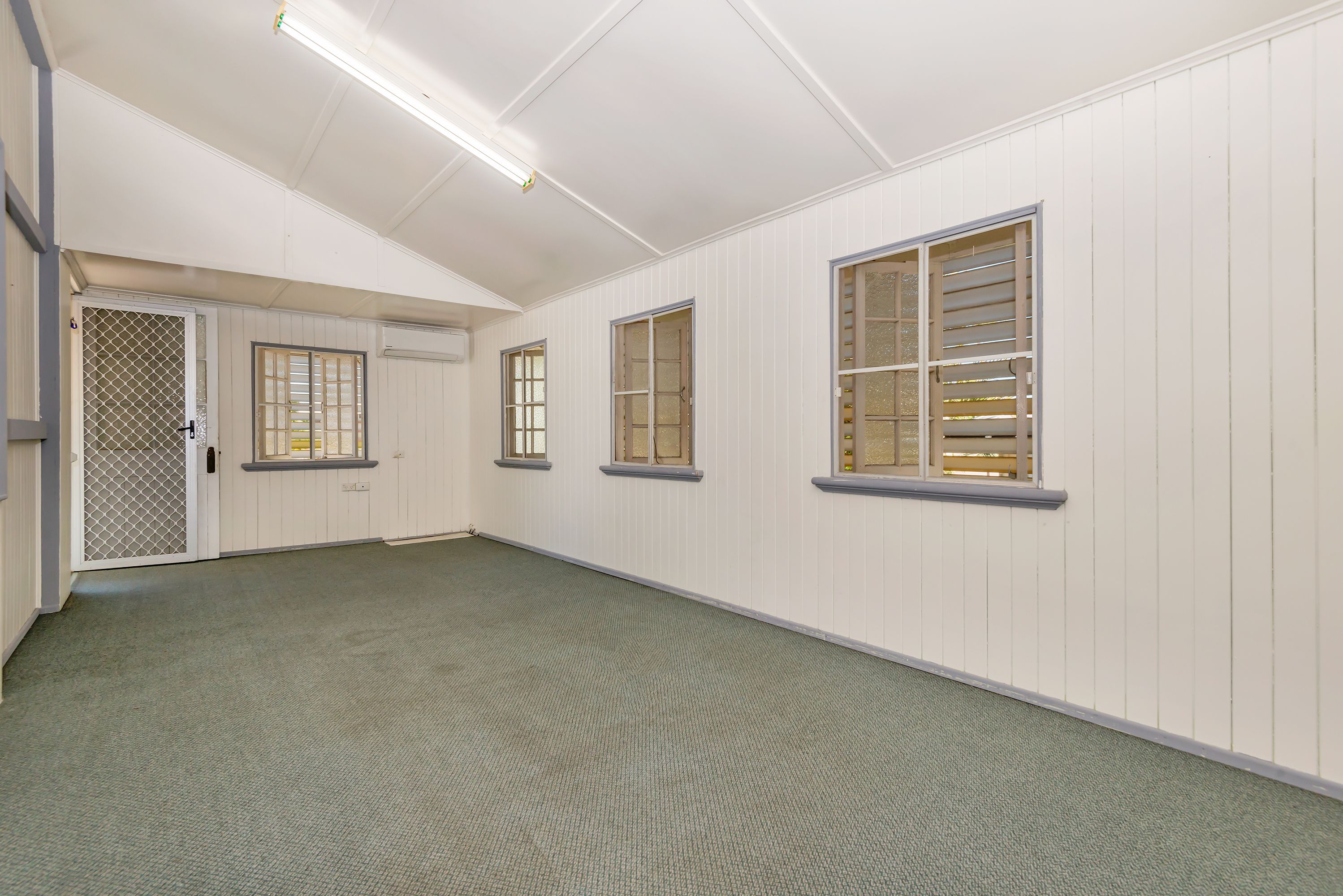 16 Gladstone Street, Pimlico, QLD 4812
