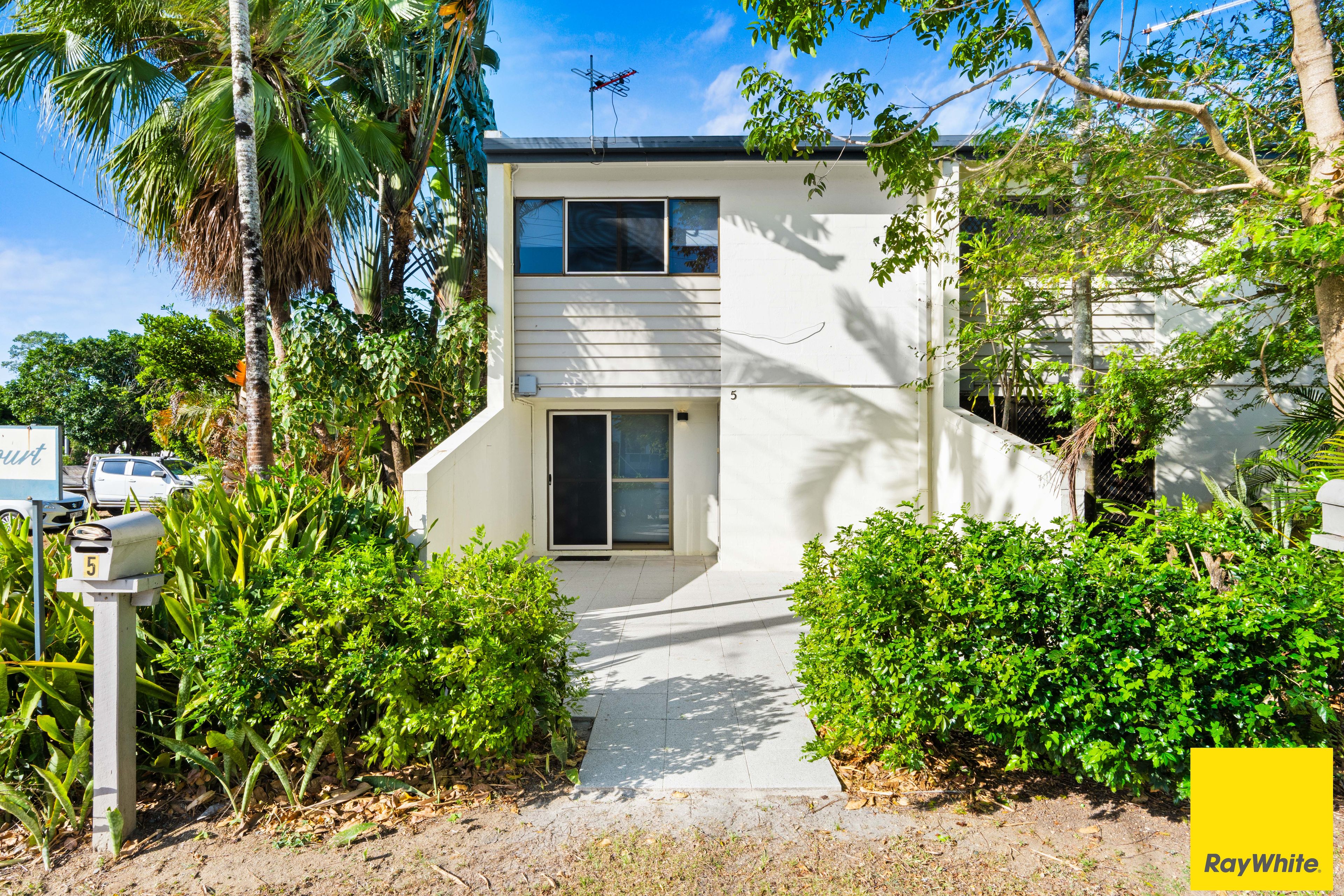 98-100 Martyn Street, Parramatta Park QLD 4870