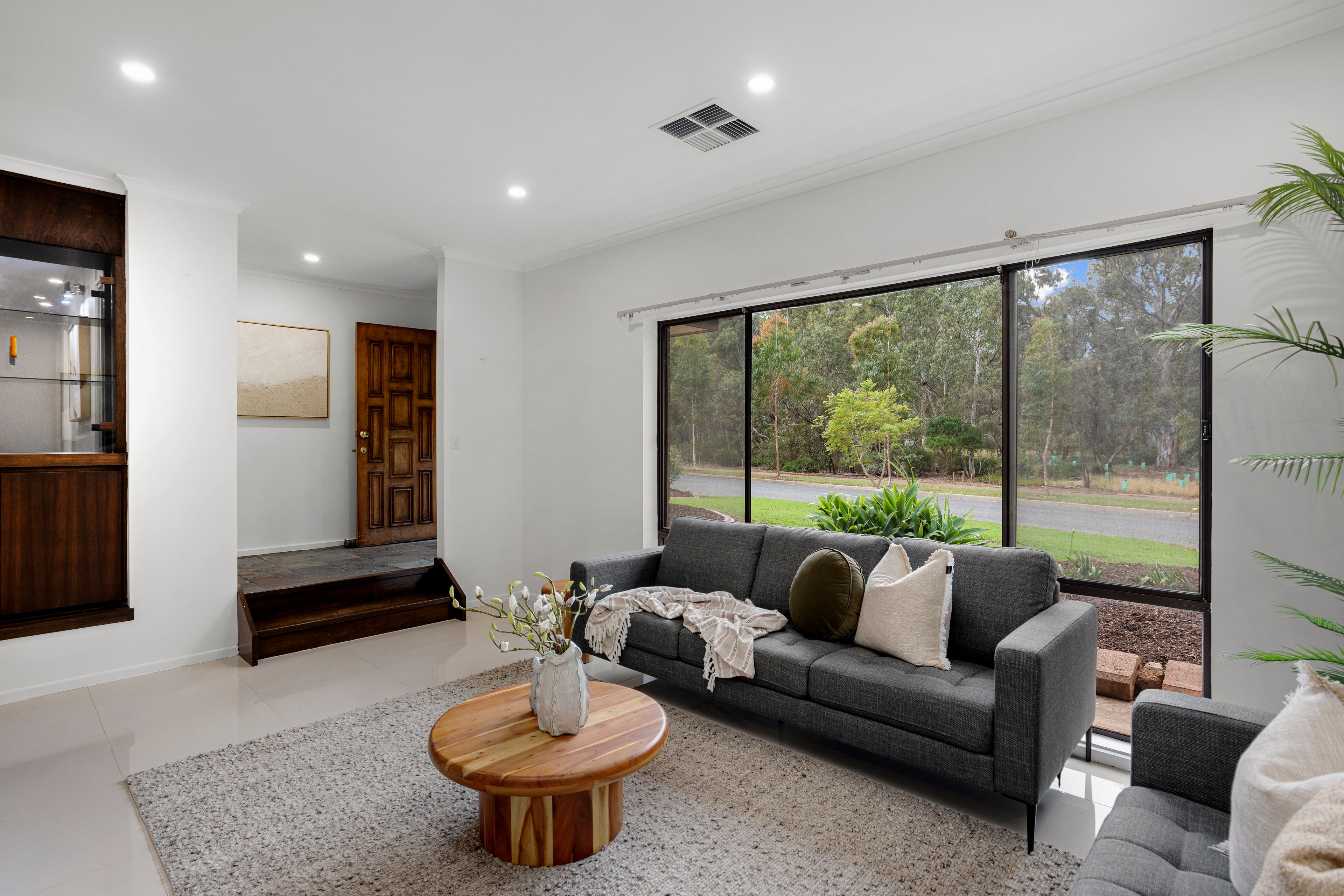 40 Kingfisher Drive — photo 4 of 27