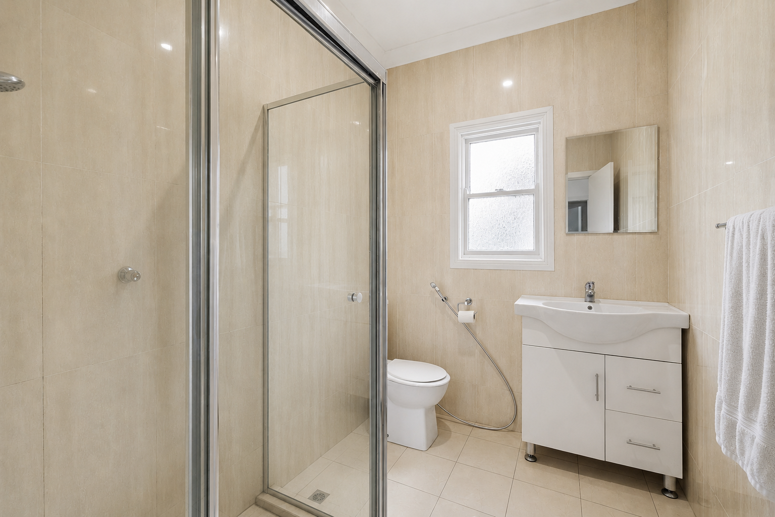 18 Lillian Road — photo 8 of 16