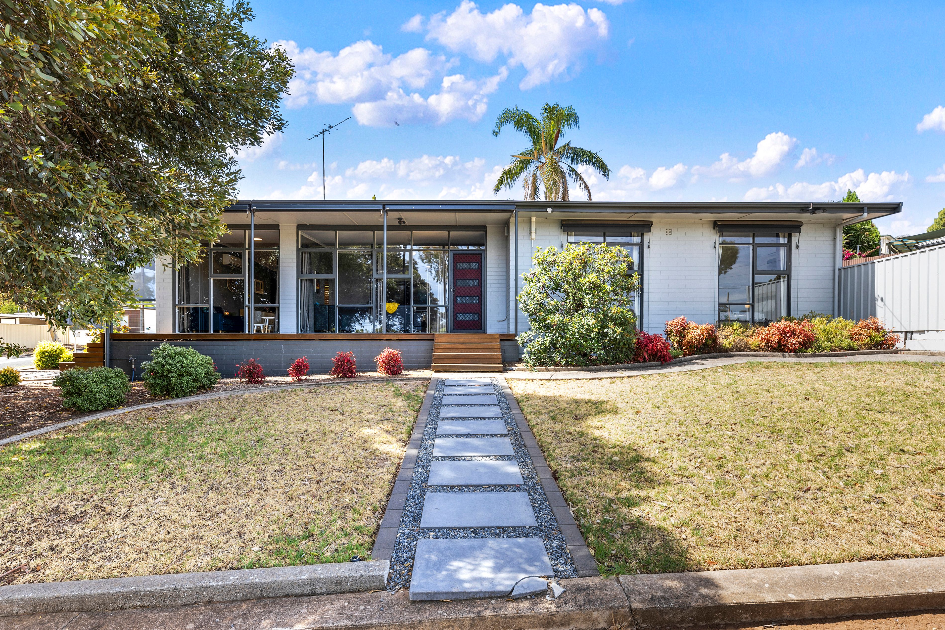 1 Parslow Road, Para Hills SA 5096