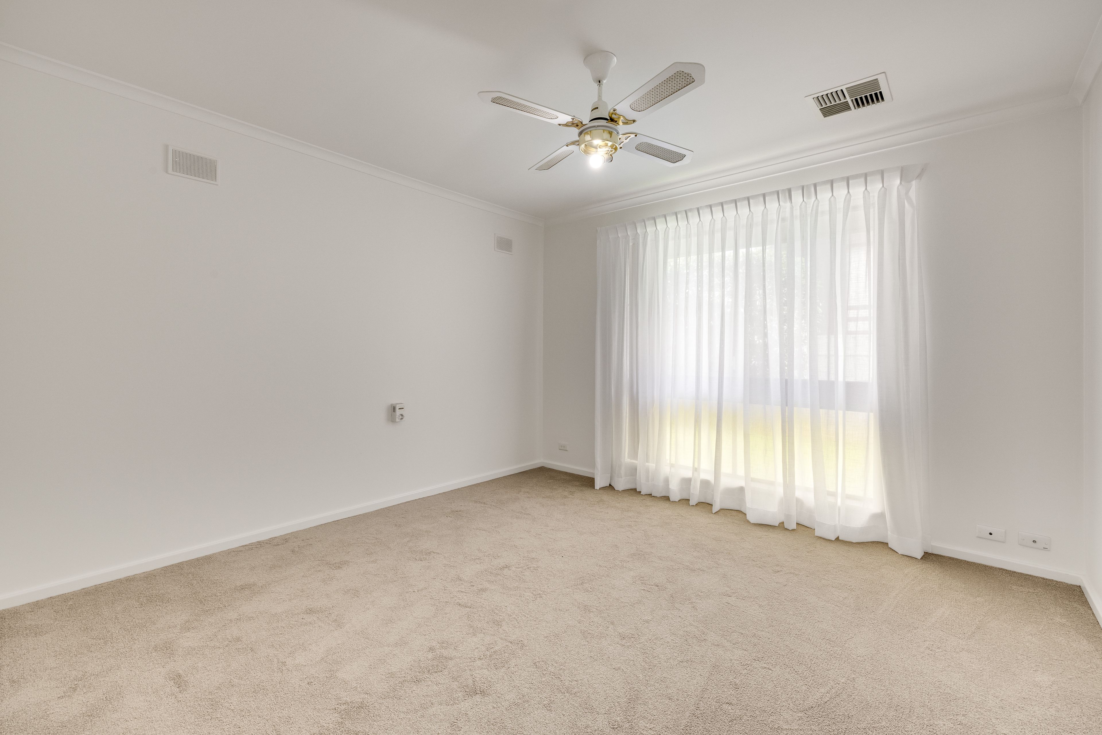27 Everritt Avenue — photo 9 of 30