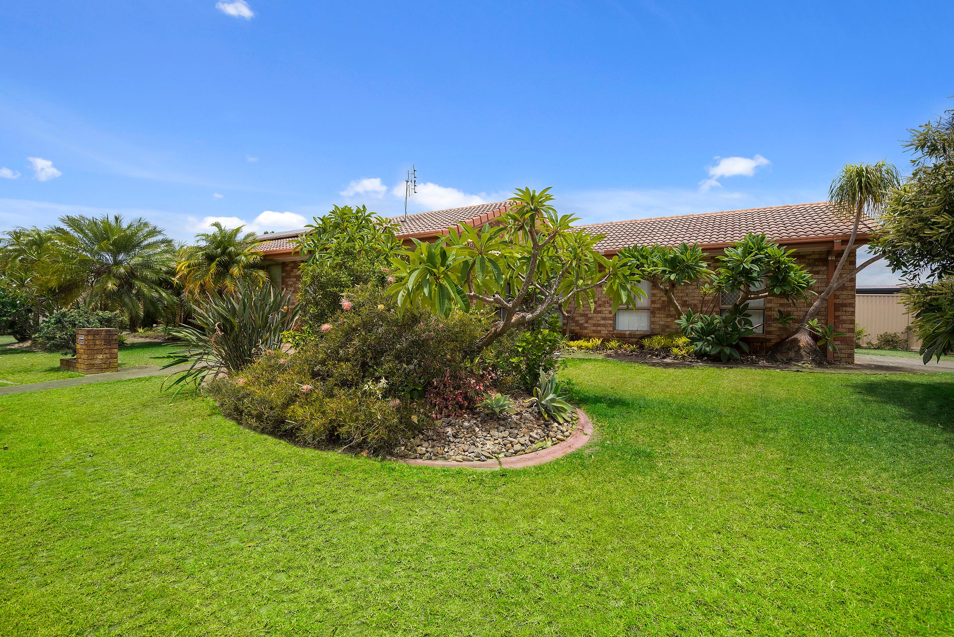 1 Fatsia Court, Elanora, QLD 4221