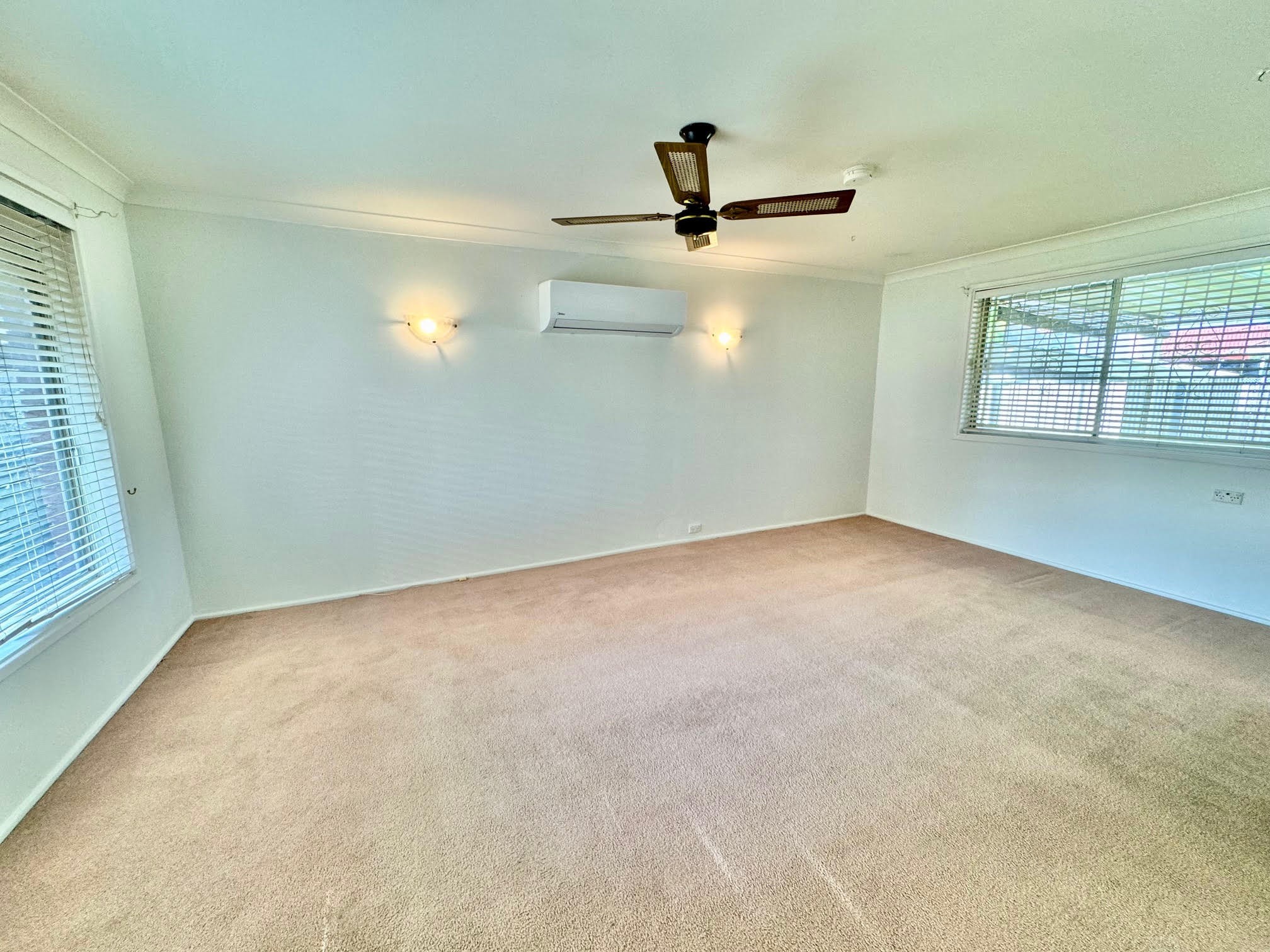 34 College, Cambridge Park, NSW 2747