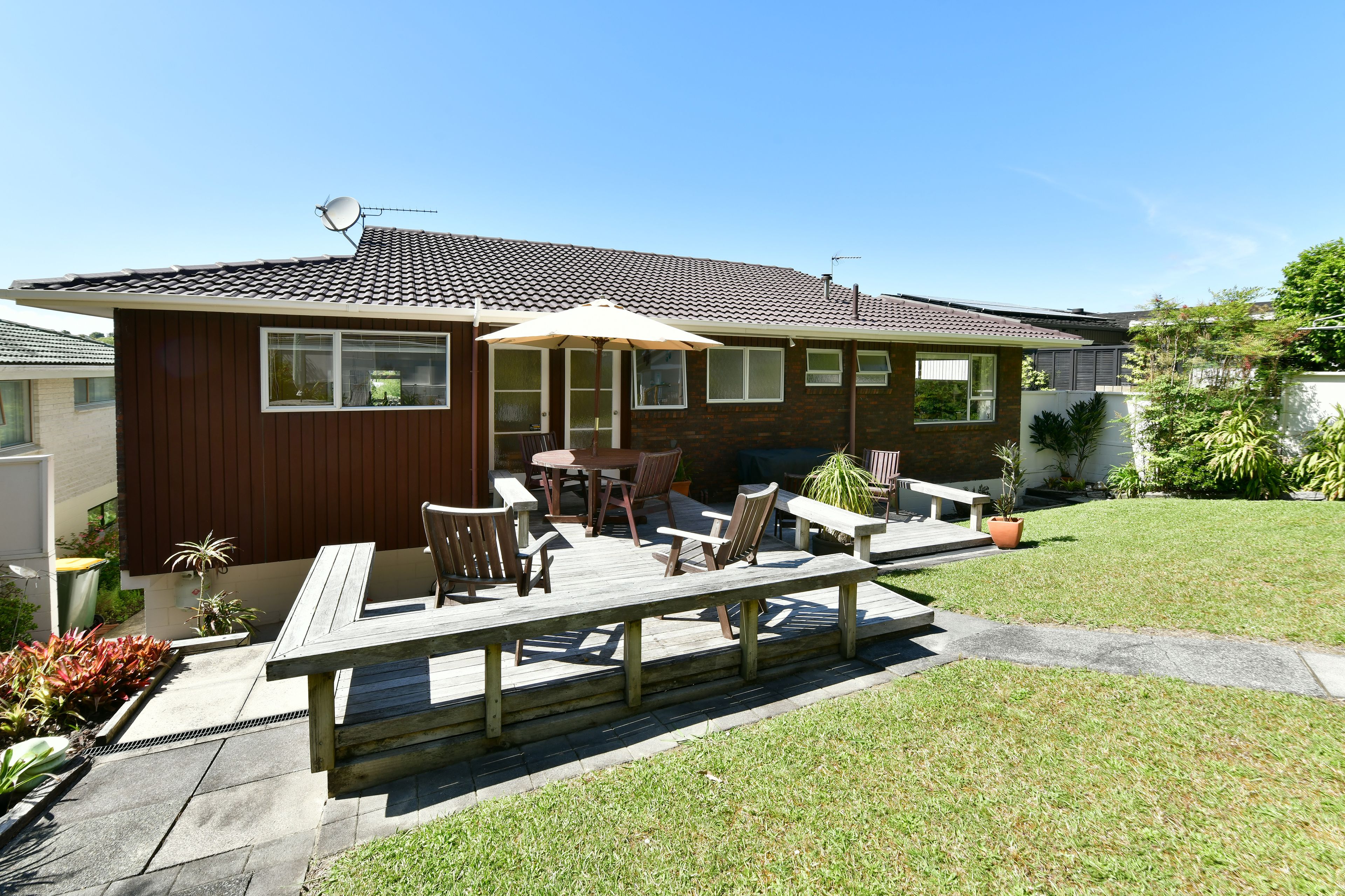 44 Ravenwood Drive, Forrest Hill, North Shore City 0620 Sold House