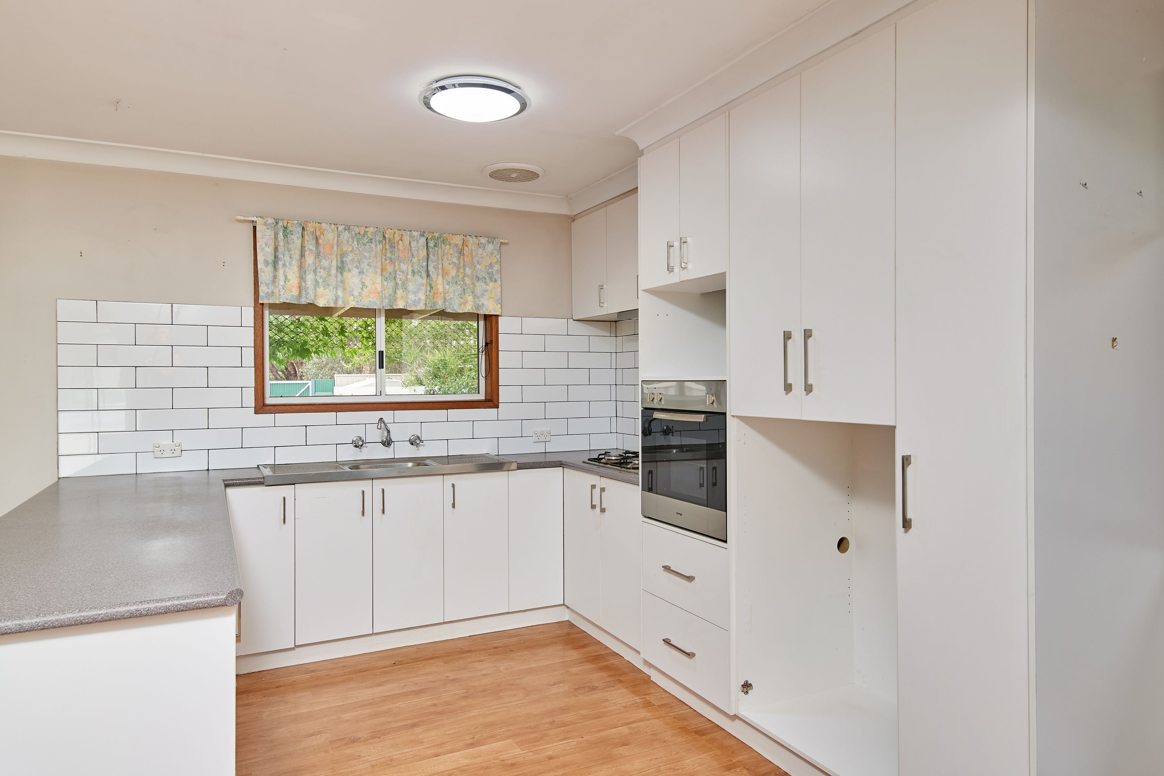 44 Karoom Drive, Glenfield Park, NSW 2650