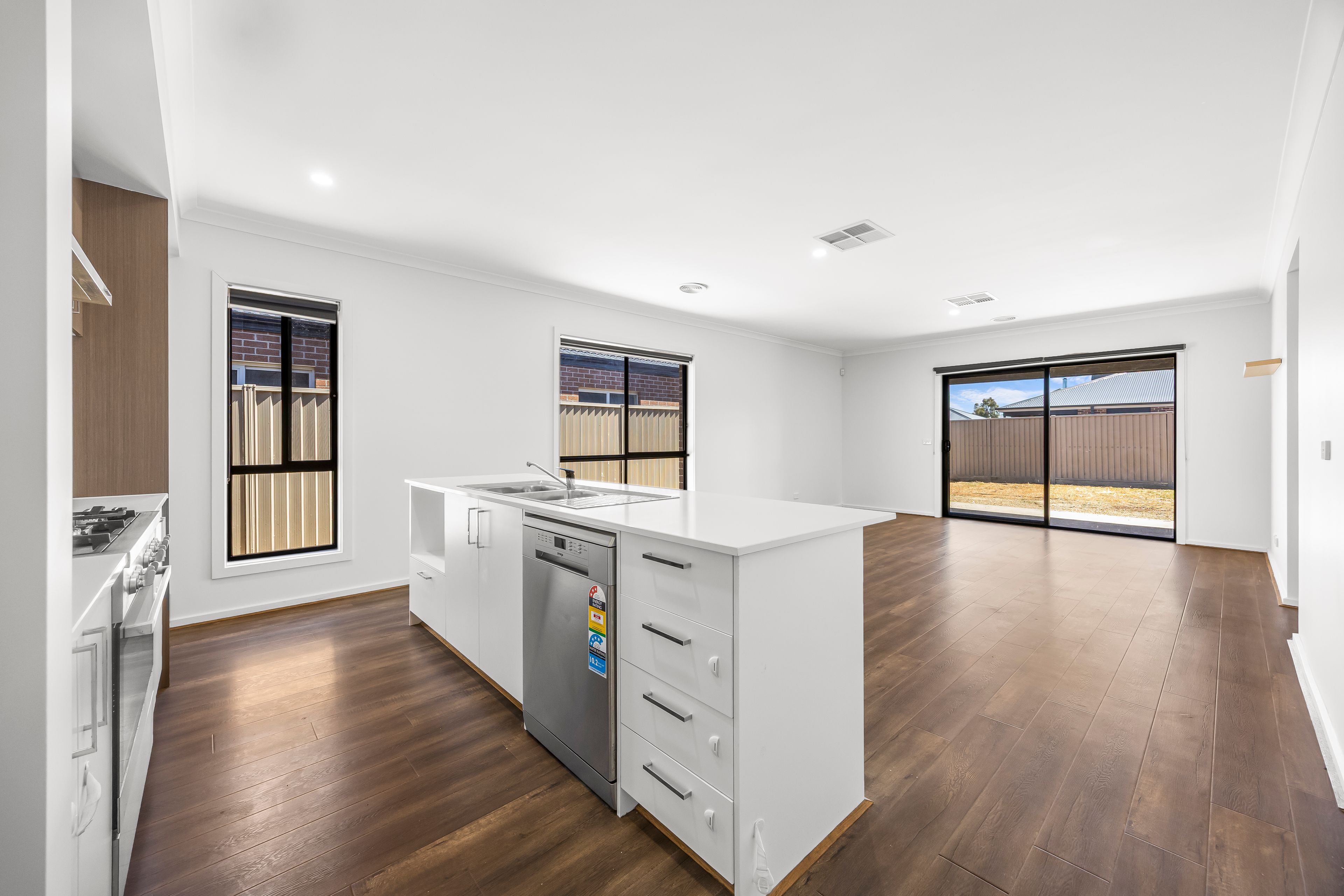 33 Spoonbill Avenue, WINTER VALLEY, VIC 3358