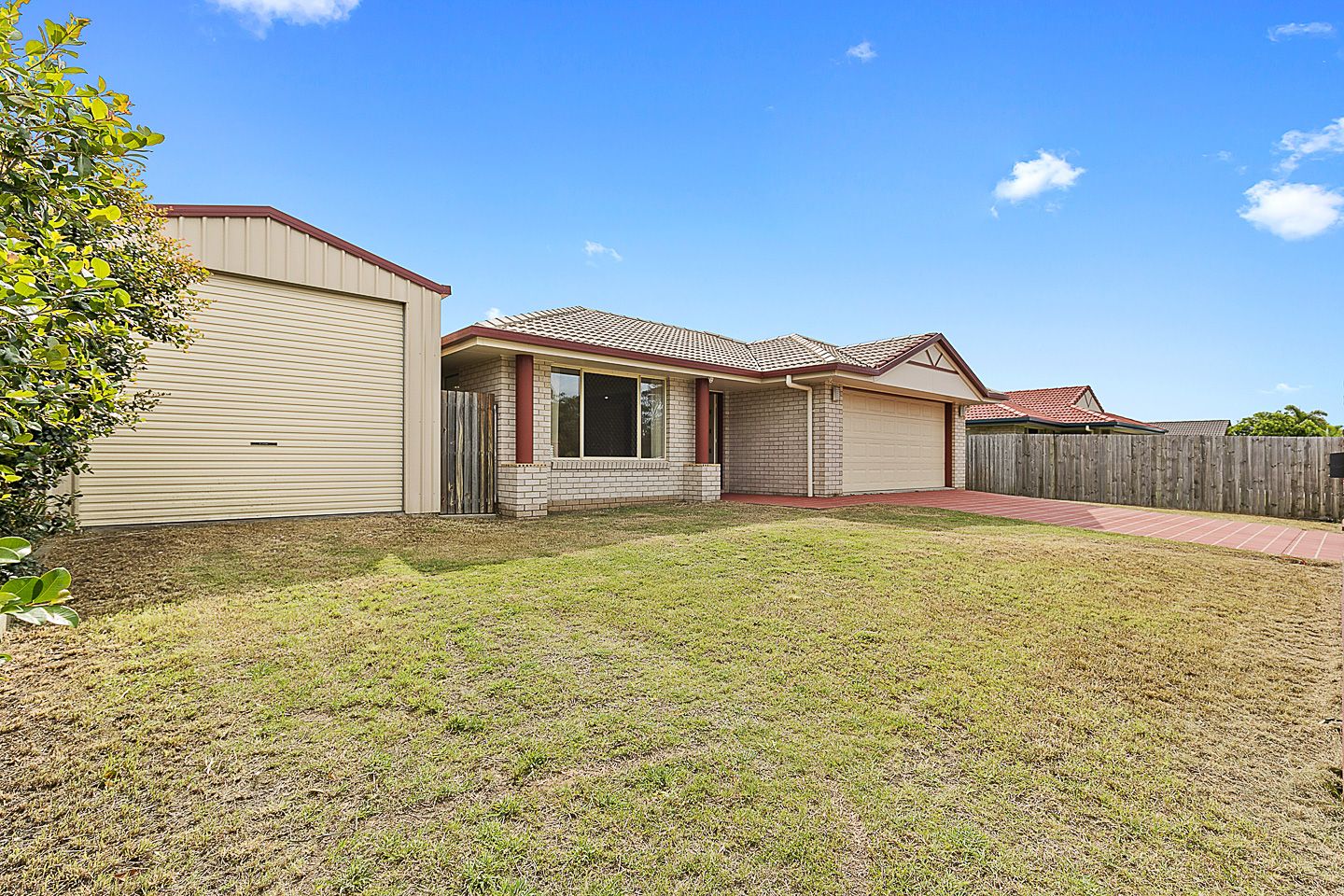 8 Emerald Park Way, Urangan, QLD 4655