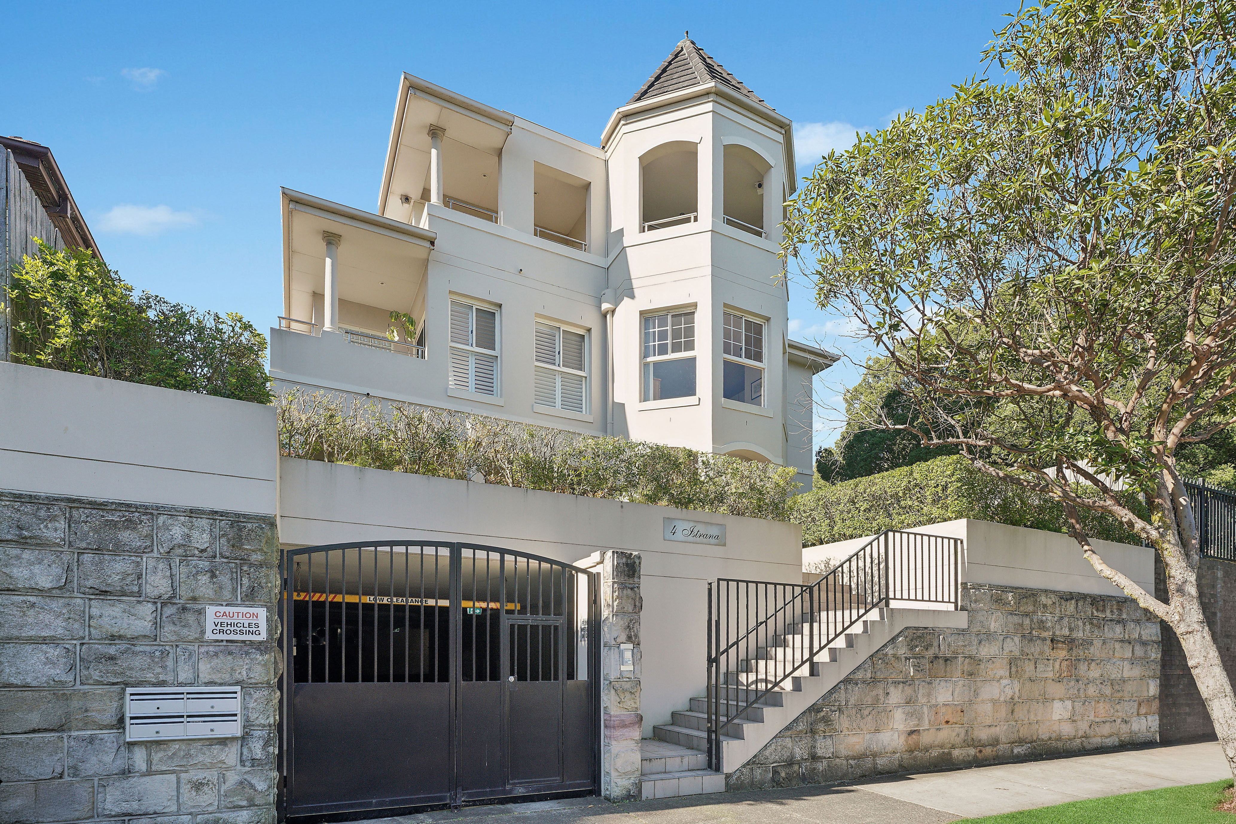 1/4 Albemarle Avenue — photo from Ray White Double Bay