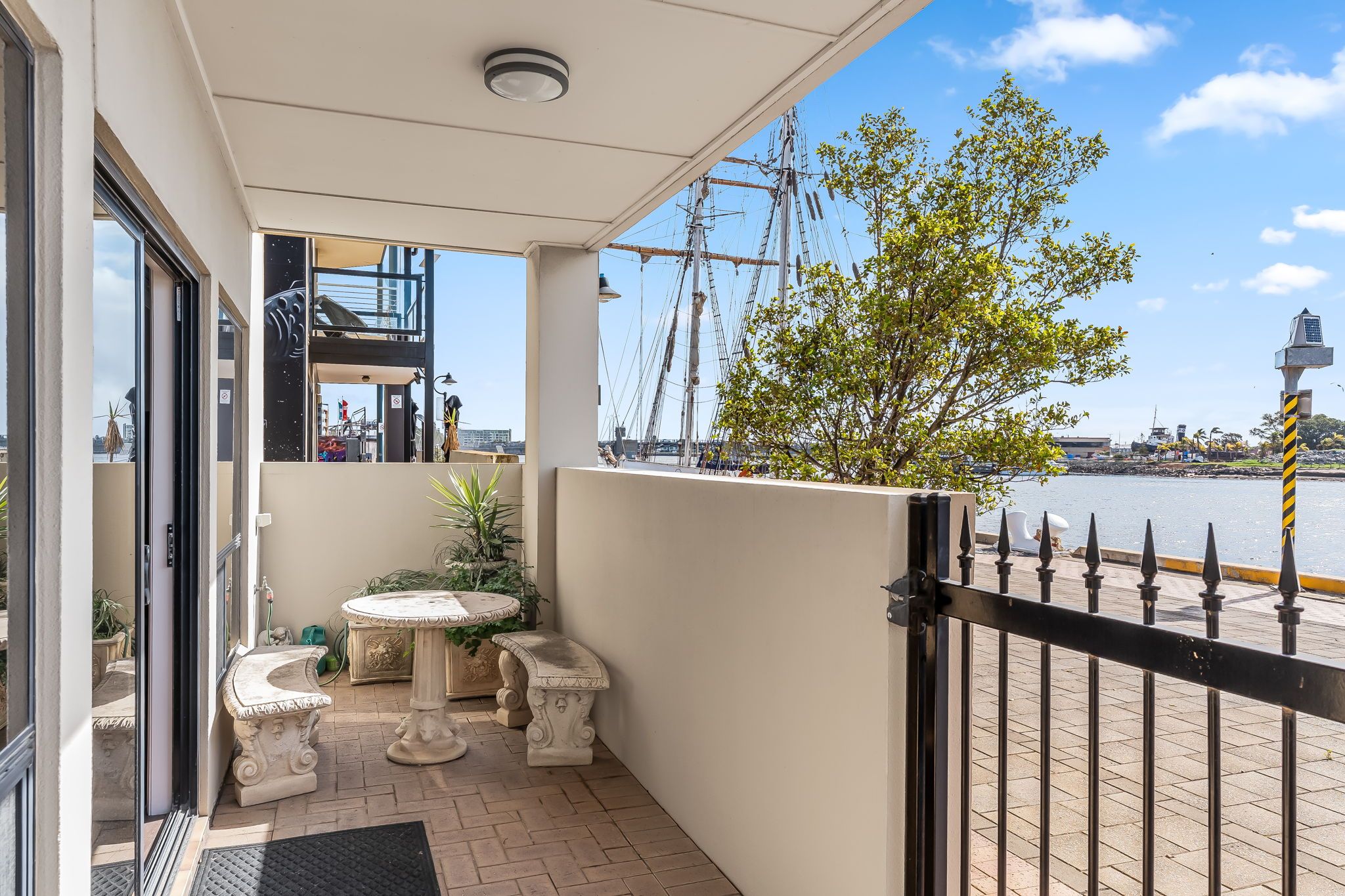4 Mercantile Dock — photo 3 of 11