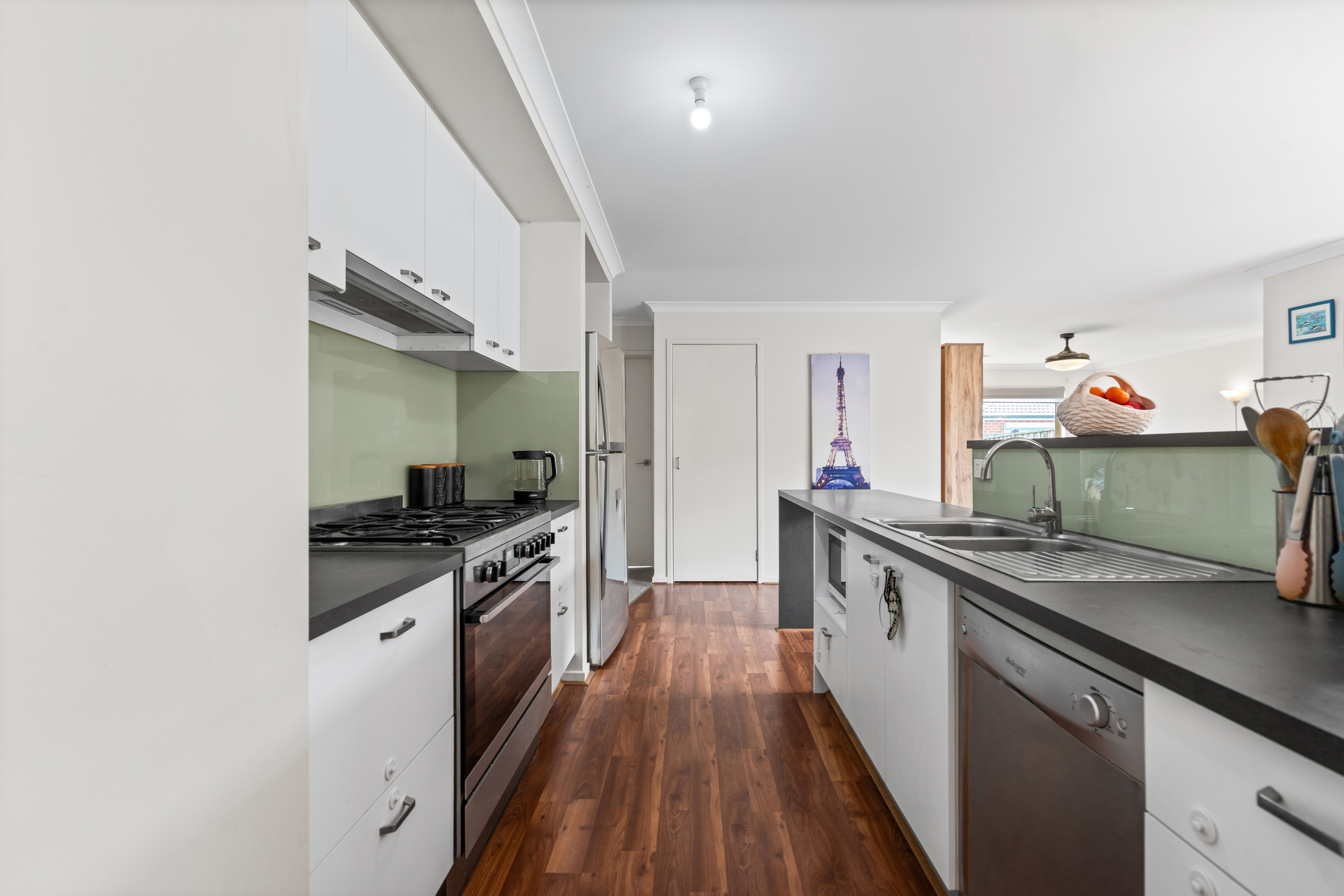15 Stoneleigh Road — photo 3 of 23