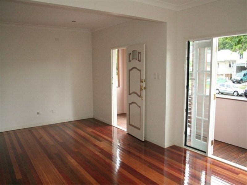 34 Lancelot Street — photo 3 of 10