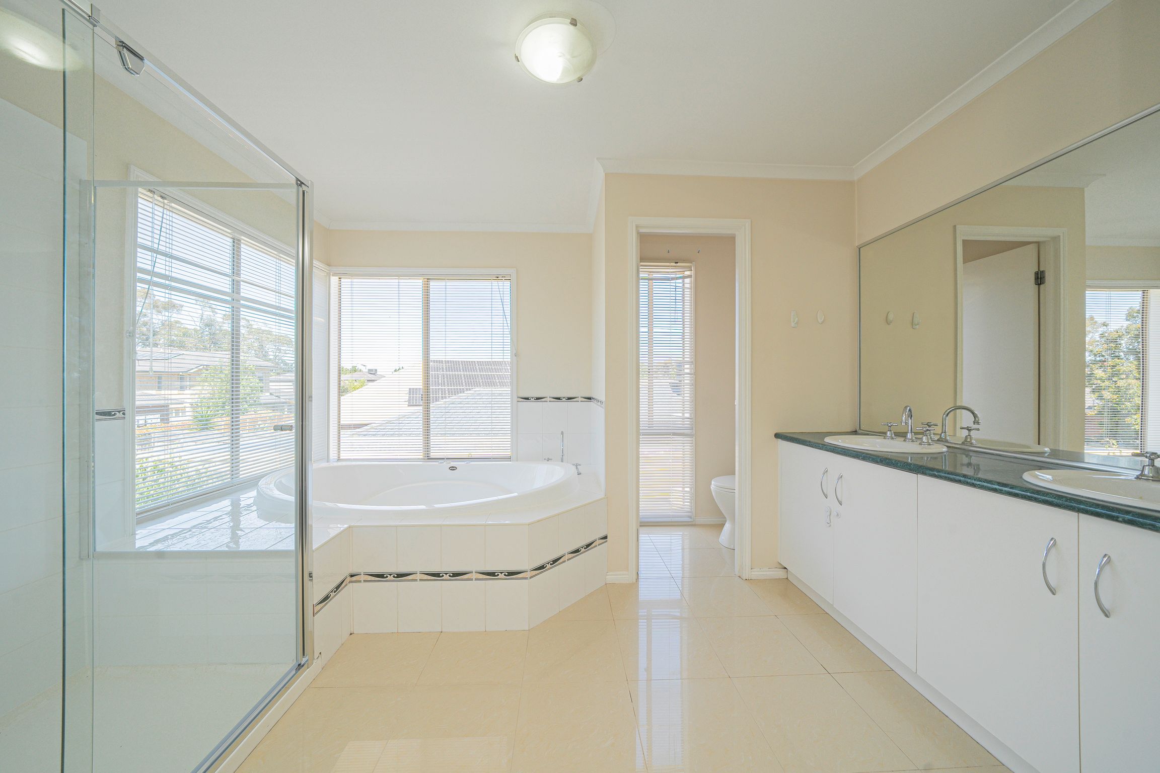10 Lowanna Street — photo 14 of 17
