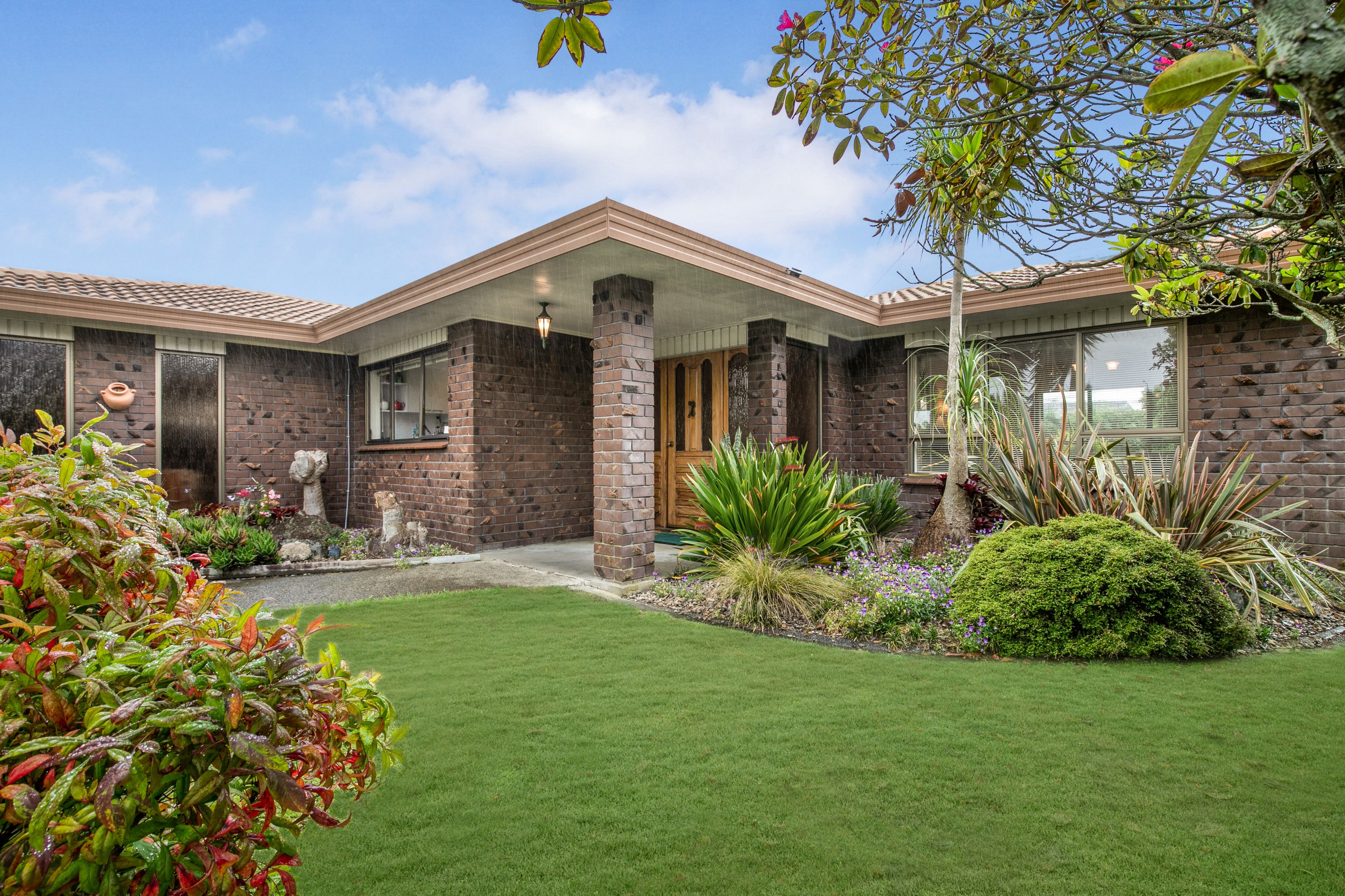 6 Tulloch Place, Conifer Grove, Manukau City