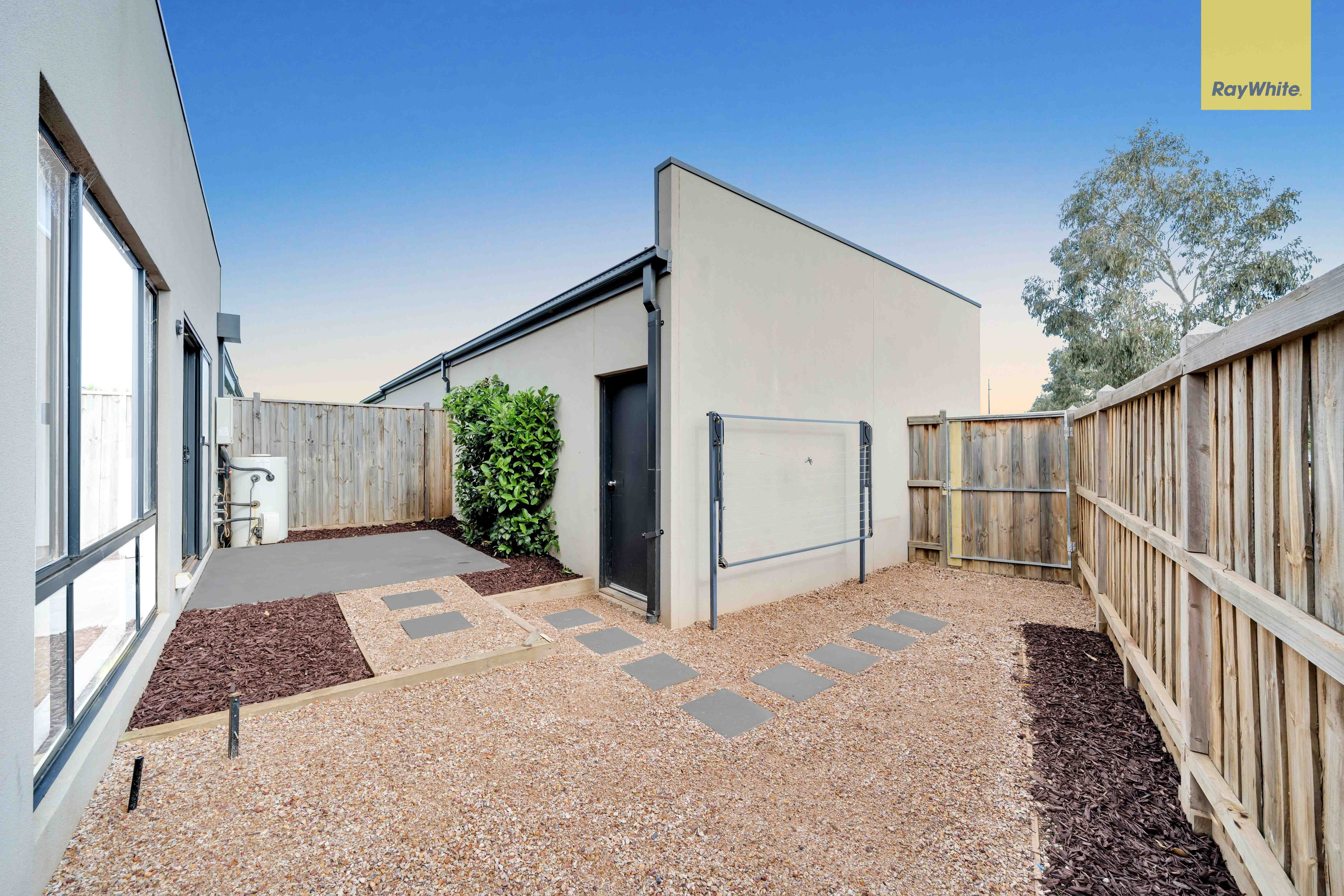 31 Rosebank Walk — photo 18 of 26