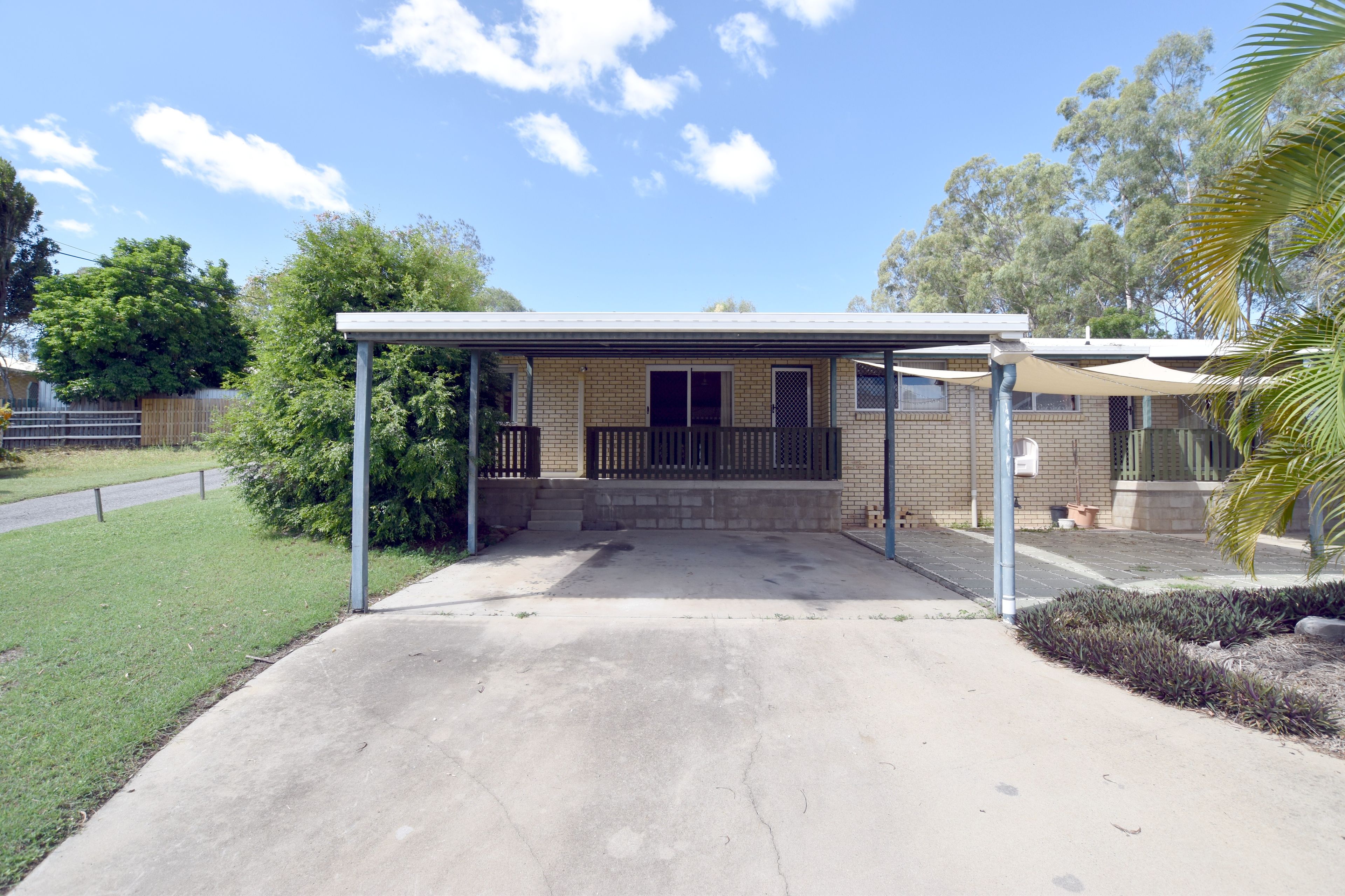 2/15 Woollybutt Street, New Auckland, QLD 4680